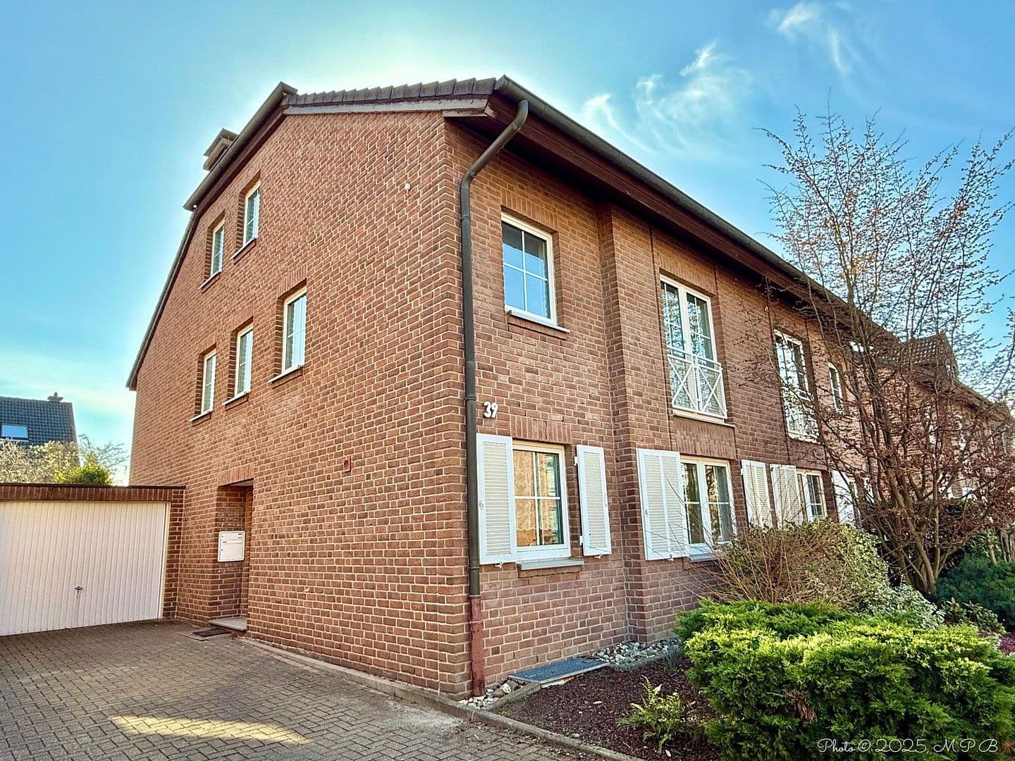 house for sale, 213 m², Rheinbrohler Weg 39, Düsseldorf, North Rhine-Westphalia house for sale, 213 m², Rheinbrohler Weg 39, Düsseldorf, North Rhine-Westphalia