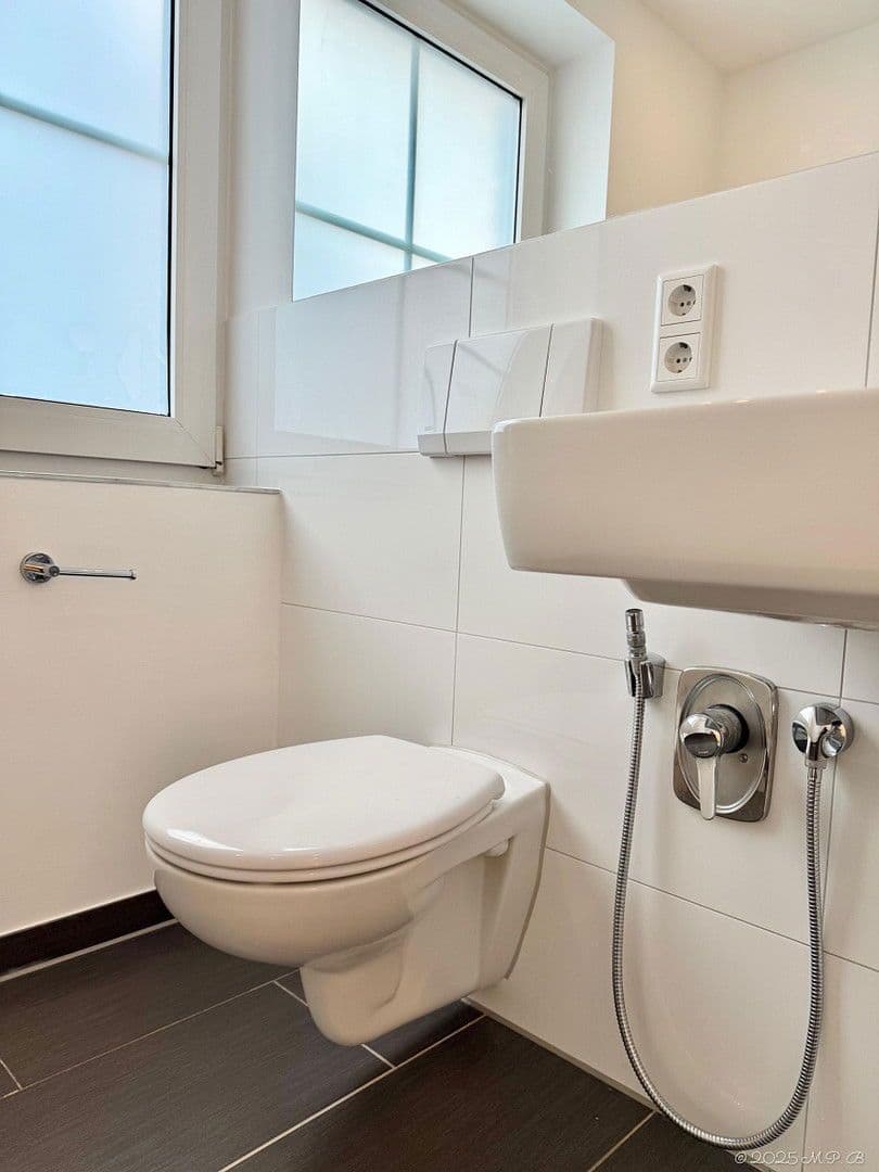 house for sale, 213 m², Rheinbrohler Weg 39, Düsseldorf, North Rhine-Westphalia house for sale, 213 m², Rheinbrohler Weg 39, Düsseldorf, North Rhine-Westphalia