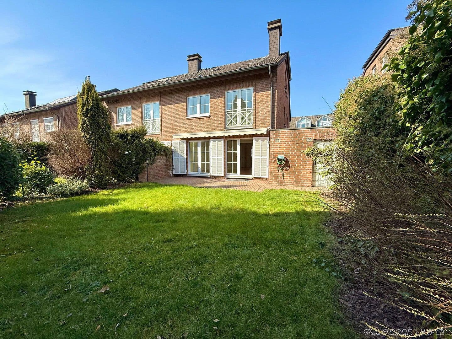 house for sale, 213 m², Rheinbrohler Weg 39, Düsseldorf, North Rhine-Westphalia house for sale, 213 m², Rheinbrohler Weg 39, Düsseldorf, North Rhine-Westphalia