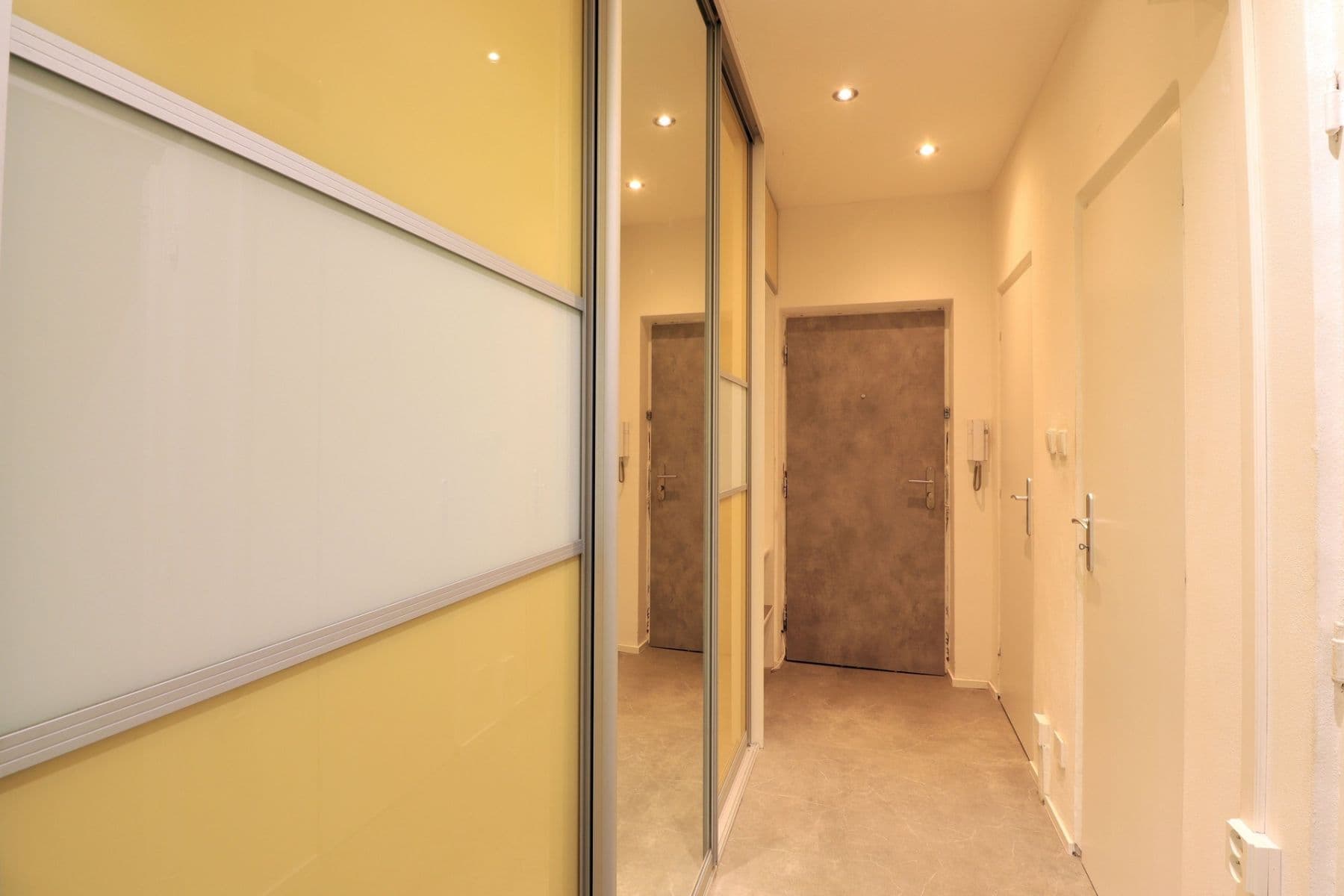 2 bedroom flat to rent, 60 m², Wednesbury, Kladno, Středočeský Region 2 bedroom flat to rent, 60 m², Wednesbury, Kladno, Středočeský Region