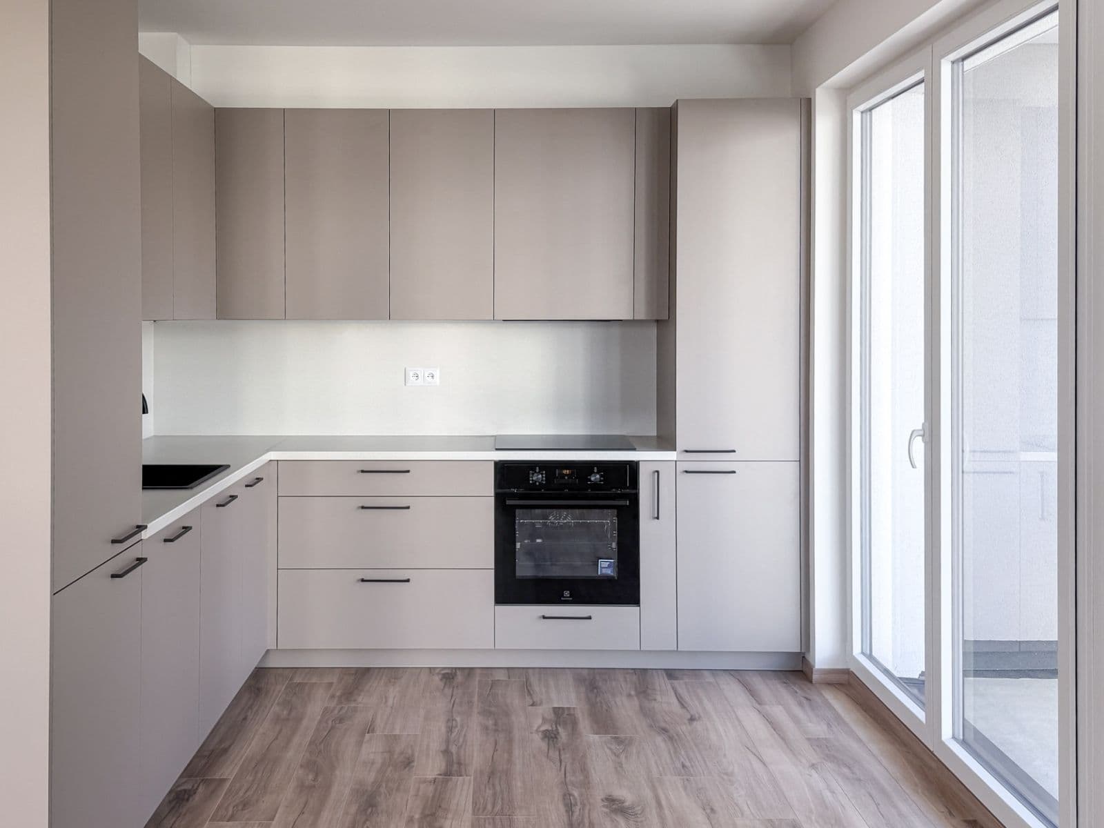 1 bedroom with open-plan kitchen flat to rent, 58 m², Pod Harfou, Prague, Prague 1 bedroom with open-plan kitchen flat to rent, 58 m², Pod Harfou, Prague, Prague