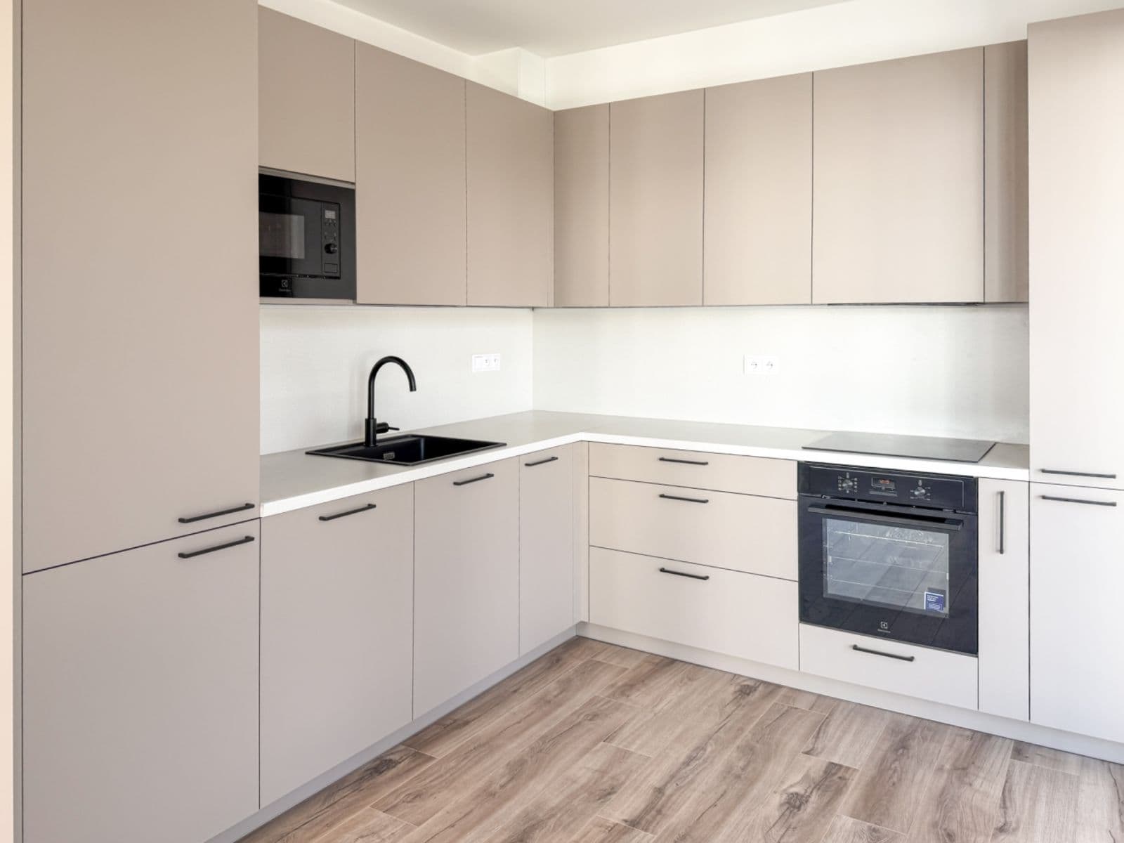 1 bedroom with open-plan kitchen flat to rent, 58 m², Pod Harfou, Prague, Prague 1 bedroom with open-plan kitchen flat to rent, 58 m², Pod Harfou, Prague, Prague