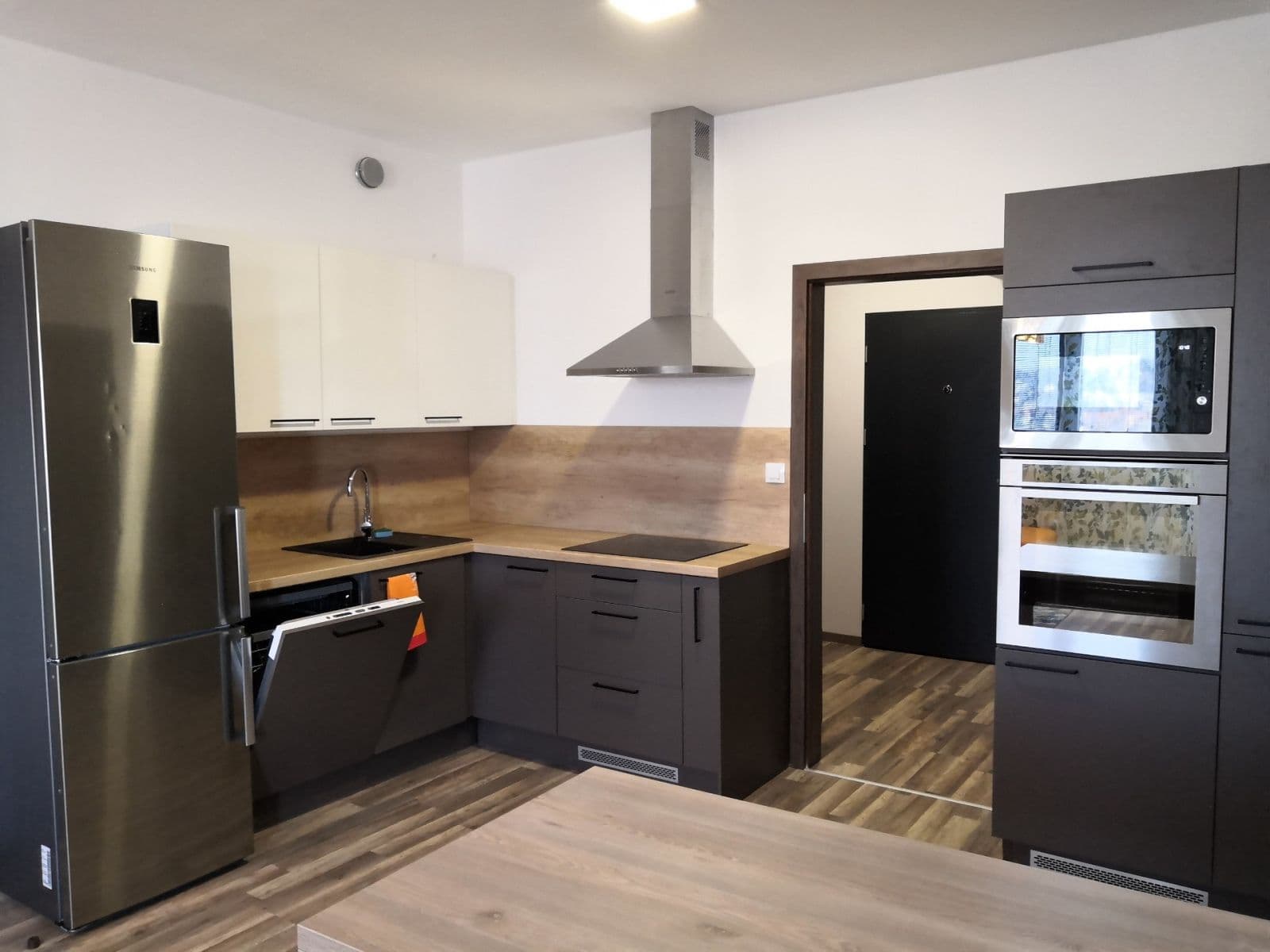 3 bedroom flat to rent, 64 m², Šancová, Bratislava - mestská časť Staré Mesto, Bratislavský Region 3 bedroom flat to rent, 64 m², Šancová, Bratislava - mestská časť Staré Mesto, Bratislavský Region