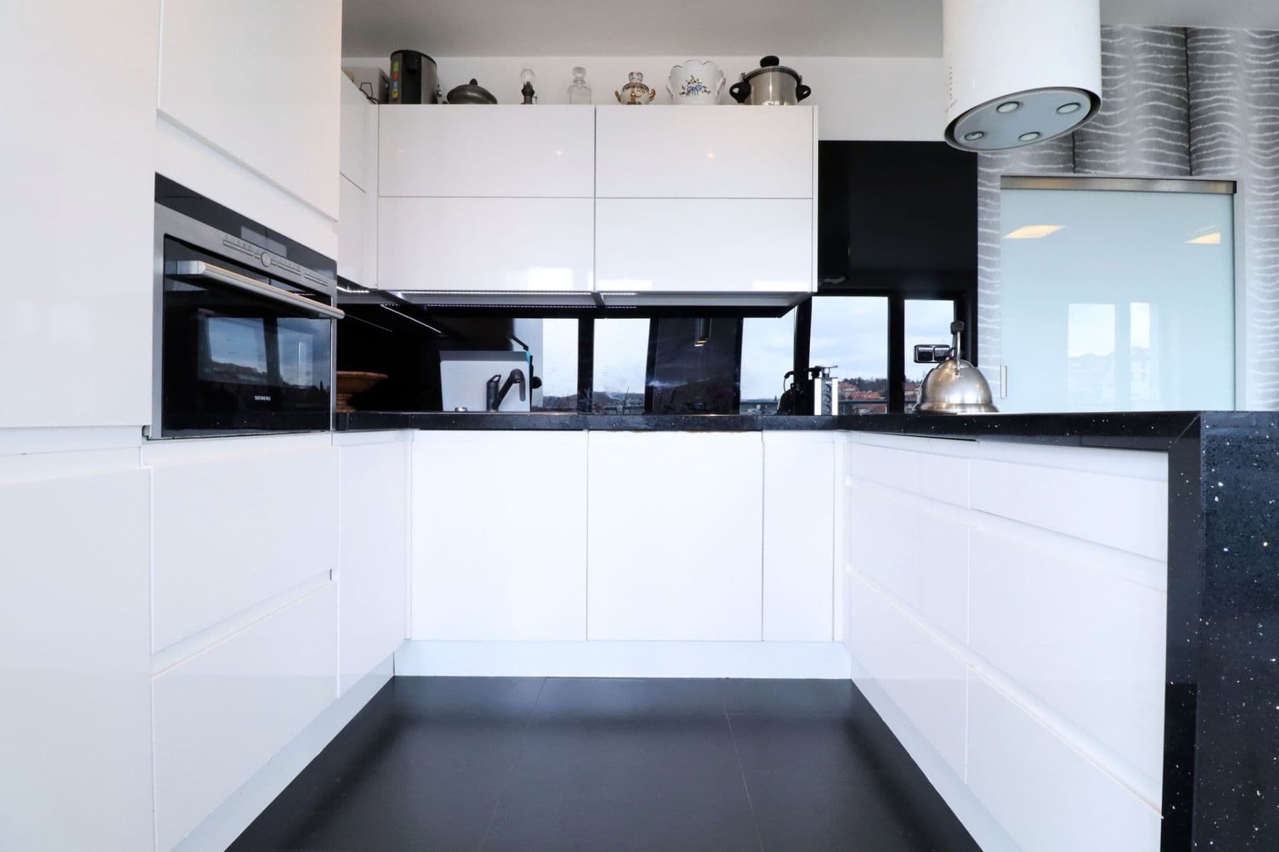 3 bedroom with open-plan kitchen flat to rent, 111 m², Musílkova, Prague, Prague 3 bedroom with open-plan kitchen flat to rent, 111 m², Musílkova, Prague, Prague