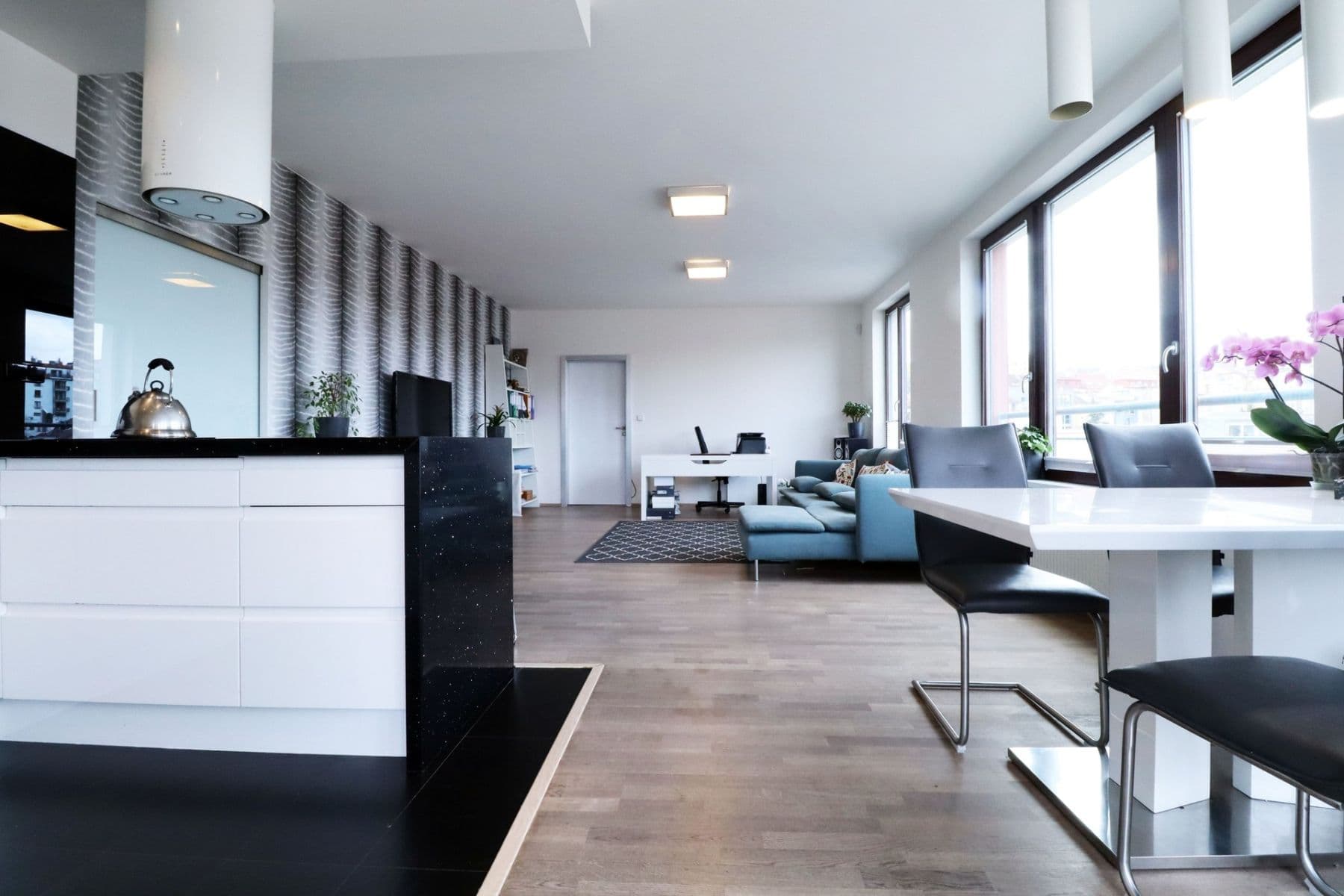 3 bedroom with open-plan kitchen flat to rent, 111 m², Musílkova, Prague, Prague 3 bedroom with open-plan kitchen flat to rent, 111 m², Musílkova, Prague, Prague