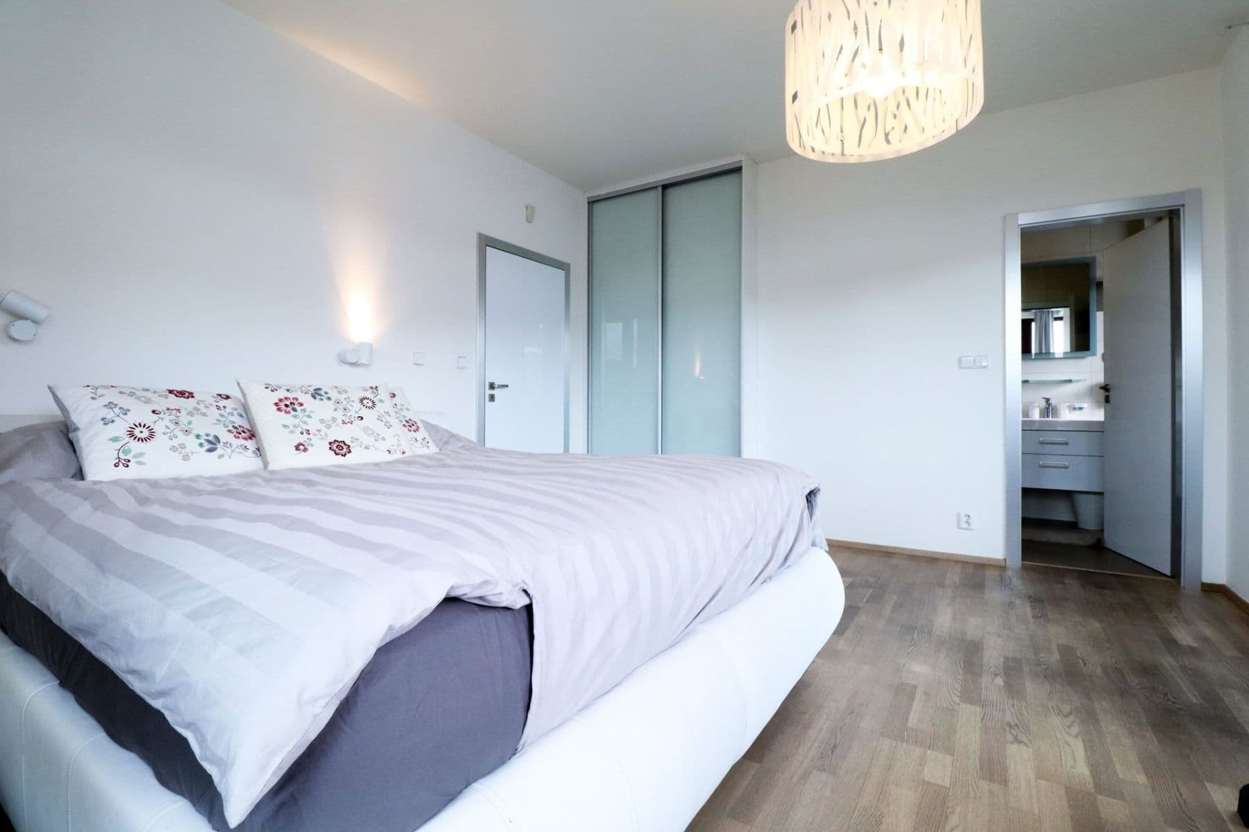 3 bedroom with open-plan kitchen flat to rent, 111 m², Musílkova, Prague, Prague 3 bedroom with open-plan kitchen flat to rent, 111 m², Musílkova, Prague, Prague
