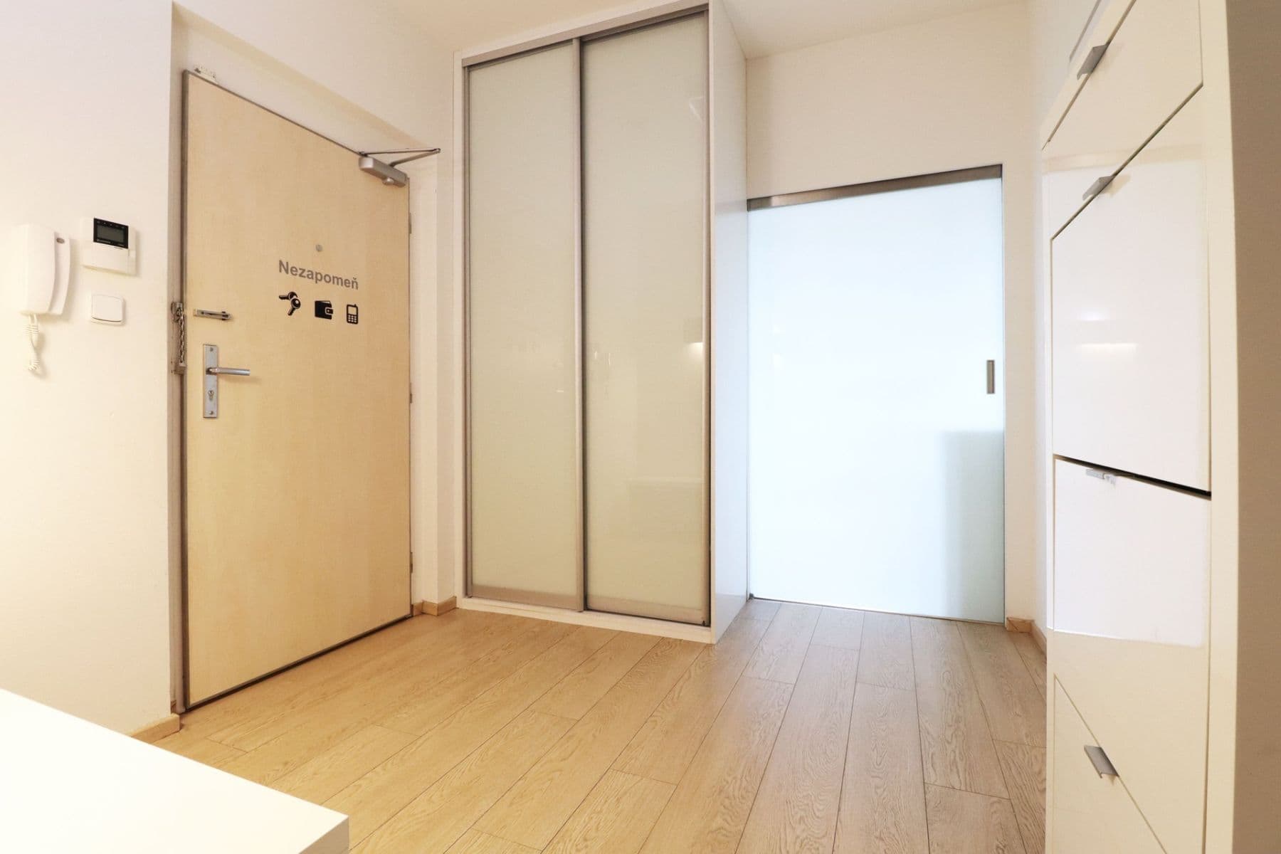 3 bedroom with open-plan kitchen flat to rent, 111 m², Musílkova, Prague, Prague 3 bedroom with open-plan kitchen flat to rent, 111 m², Musílkova, Prague, Prague