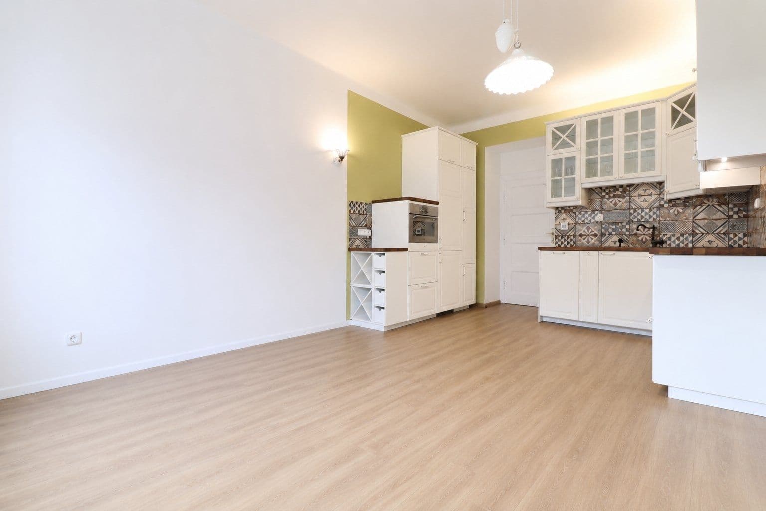 1 bedroom with open-plan kitchen flat to rent, 50 m², Biskupcova, Prague, Prague 1 bedroom with open-plan kitchen flat to rent, 50 m², Biskupcova, Prague, Prague