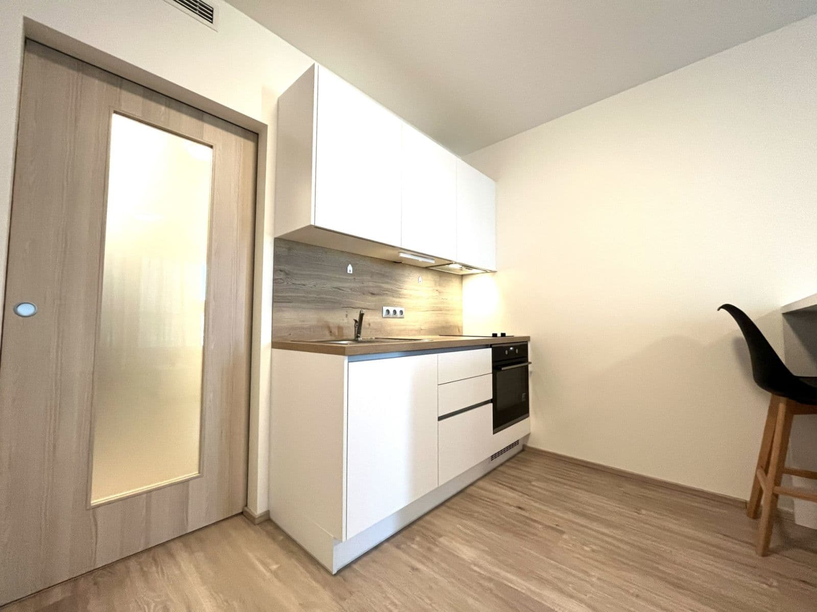 Studio flat to rent, 33 m², Kurta Konráda, Prague, Prague Studio flat to rent, 33 m², Kurta Konráda, Prague, Prague