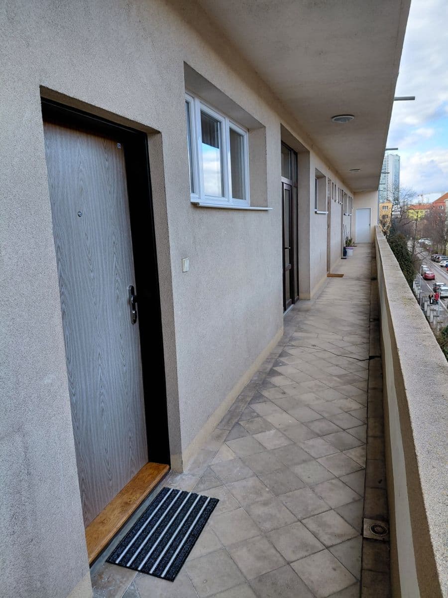 1 bedroom with open-plan kitchen flat to rent, 43 m², Humpolecká, Prague, Prague 1 bedroom with open-plan kitchen flat to rent, 43 m², Humpolecká, Prague, Prague