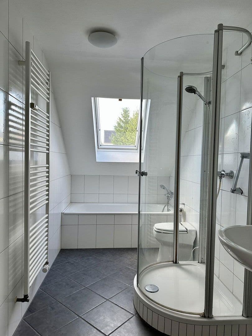 2 bedroom with open-plan kitchen flat to rent, 98 m², Saarbrücken, Saarland 2 bedroom with open-plan kitchen flat to rent, 98 m², Saarbrücken, Saarland