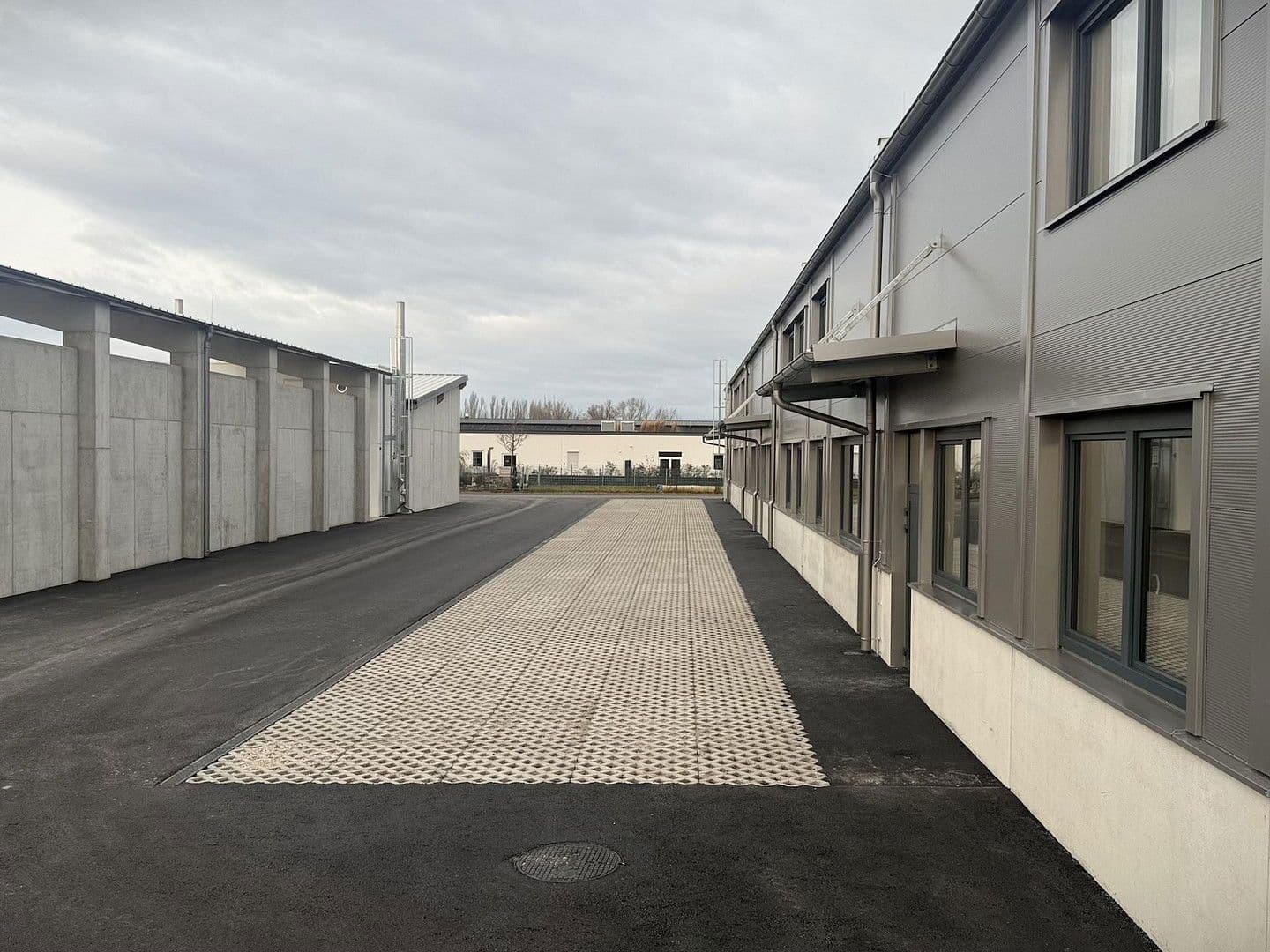 non-residential property to rent, 2,082 m², Gewerbepark B17 / II / Straße 3 / Objekt 11, Teesdorf, Lower Austria non-residential property to rent, 2,082 m², Gewerbepark B17 / II / Straße 3 / Objekt 11, Teesdorf, Lower Austria