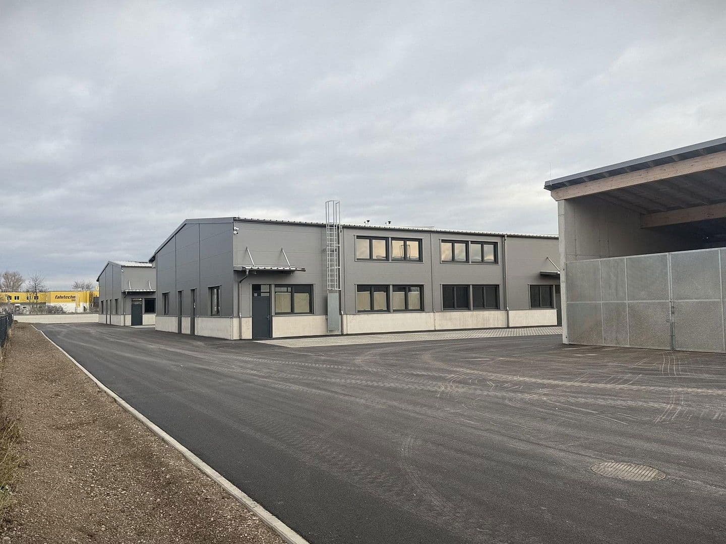 non-residential property to rent, 2,082 m², Gewerbepark B17 / II / Straße 3 / Objekt 11, Teesdorf, Lower Austria non-residential property to rent, 2,082 m², Gewerbepark B17 / II / Straße 3 / Objekt 11, Teesdorf, Lower Austria