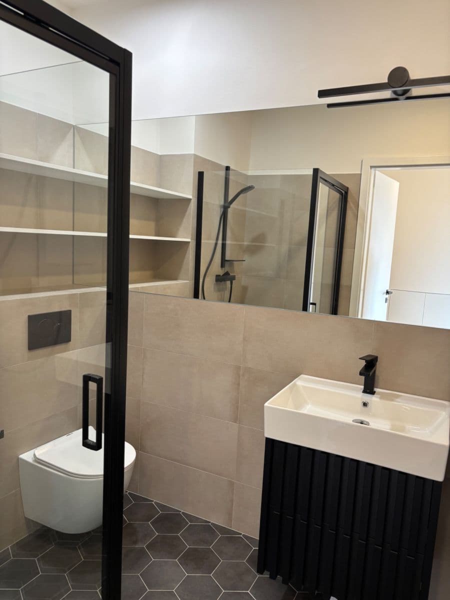 1 bedroom with open-plan kitchen flat to rent, 56 m², Na Farkáně Ⅲ, Prague, Prague 1 bedroom with open-plan kitchen flat to rent, 56 m², Na Farkáně Ⅲ, Prague, Prague