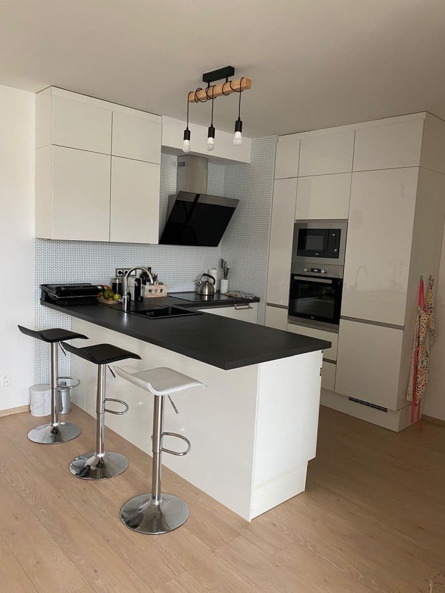 2 bedroom with open-plan kitchen flat to rent, 74 m², Strnadových, Prague, Prague 2 bedroom with open-plan kitchen flat to rent, 74 m², Strnadových, Prague, Prague