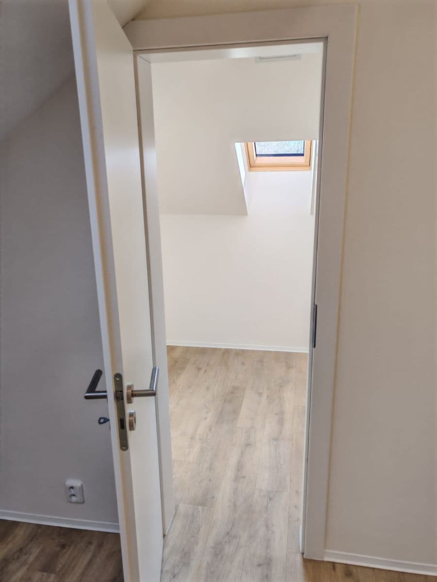 1 bedroom with open-plan kitchen flat to rent, 67 m², U Vysočanského pivovaru, Prague, Prague 1 bedroom with open-plan kitchen flat to rent, 67 m², U Vysočanského pivovaru, Prague, Prague