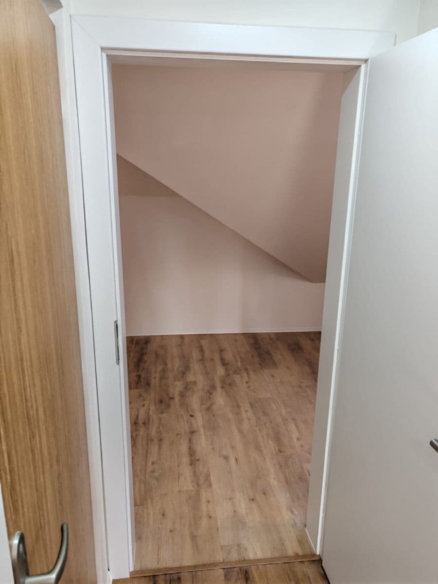 1 bedroom with open-plan kitchen flat to rent, 67 m², U Vysočanského pivovaru, Prague, Prague 1 bedroom with open-plan kitchen flat to rent, 67 m², U Vysočanského pivovaru, Prague, Prague