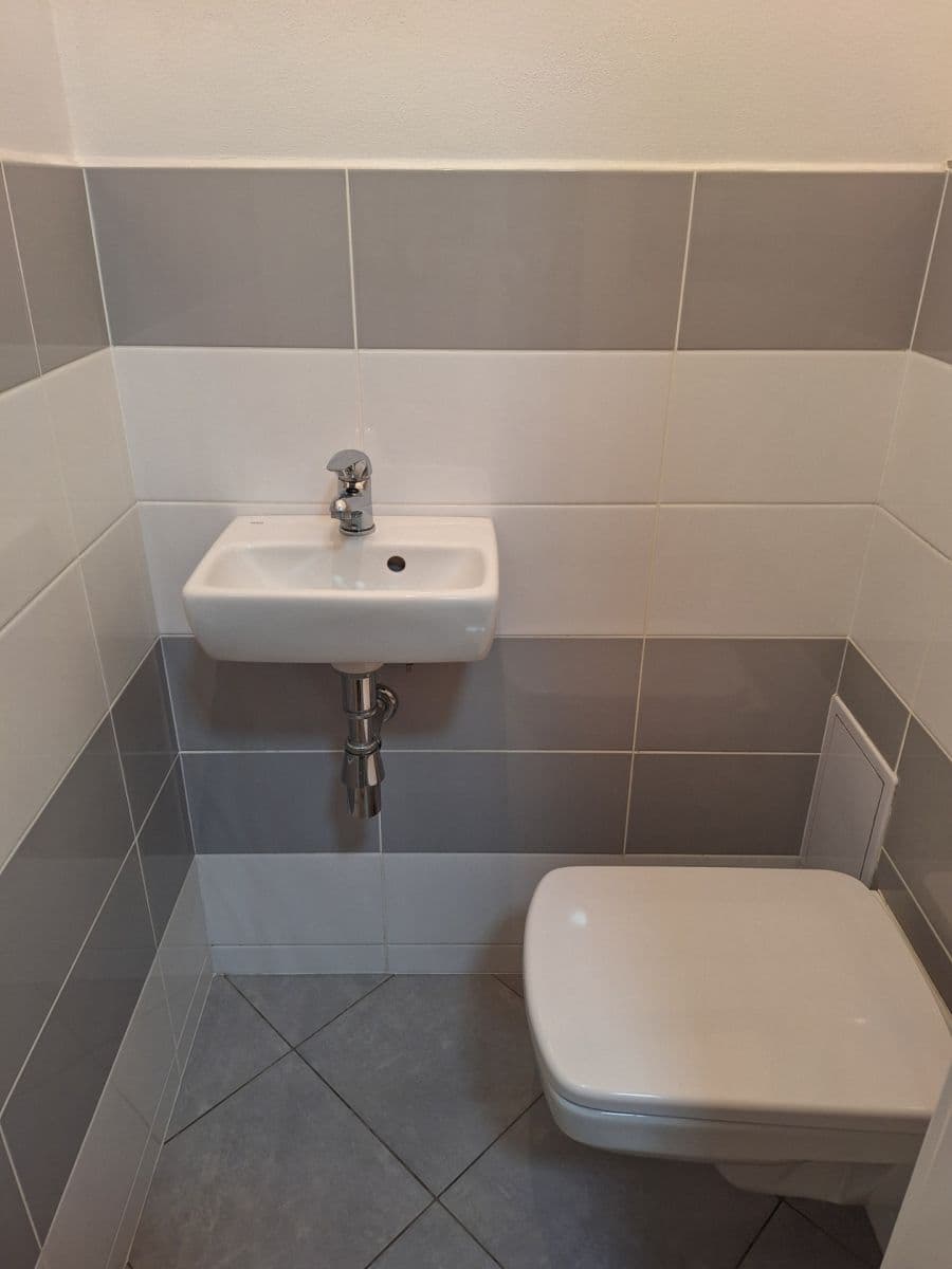 Studio flat to rent, 32 m², Pod Radnicí, Prague, Prague Studio flat to rent, 32 m², Pod Radnicí, Prague, Prague