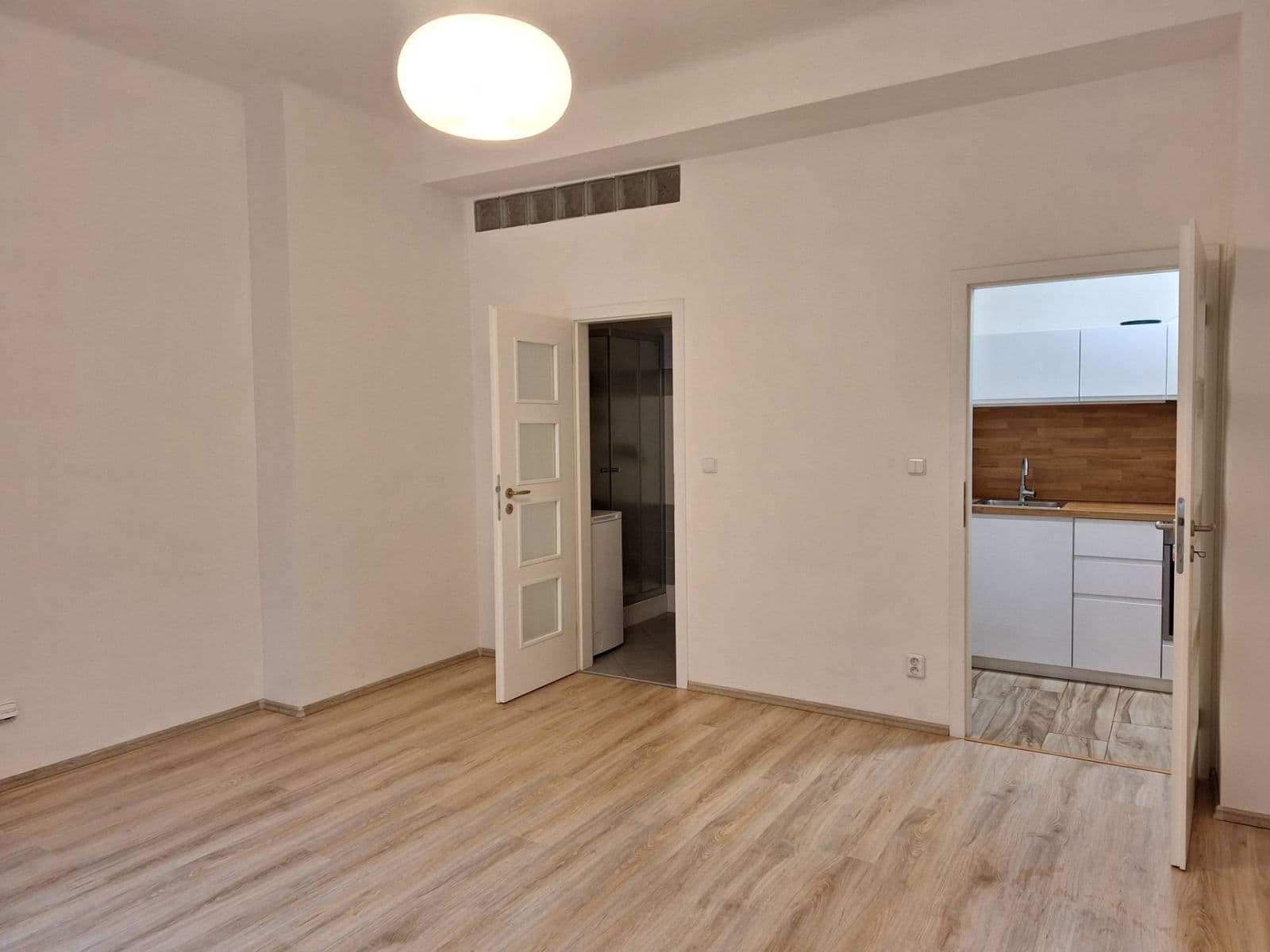 Studio flat to rent, 32 m², Pod Radnicí, Prague, Prague Studio flat to rent, 32 m², Pod Radnicí, Prague, Prague