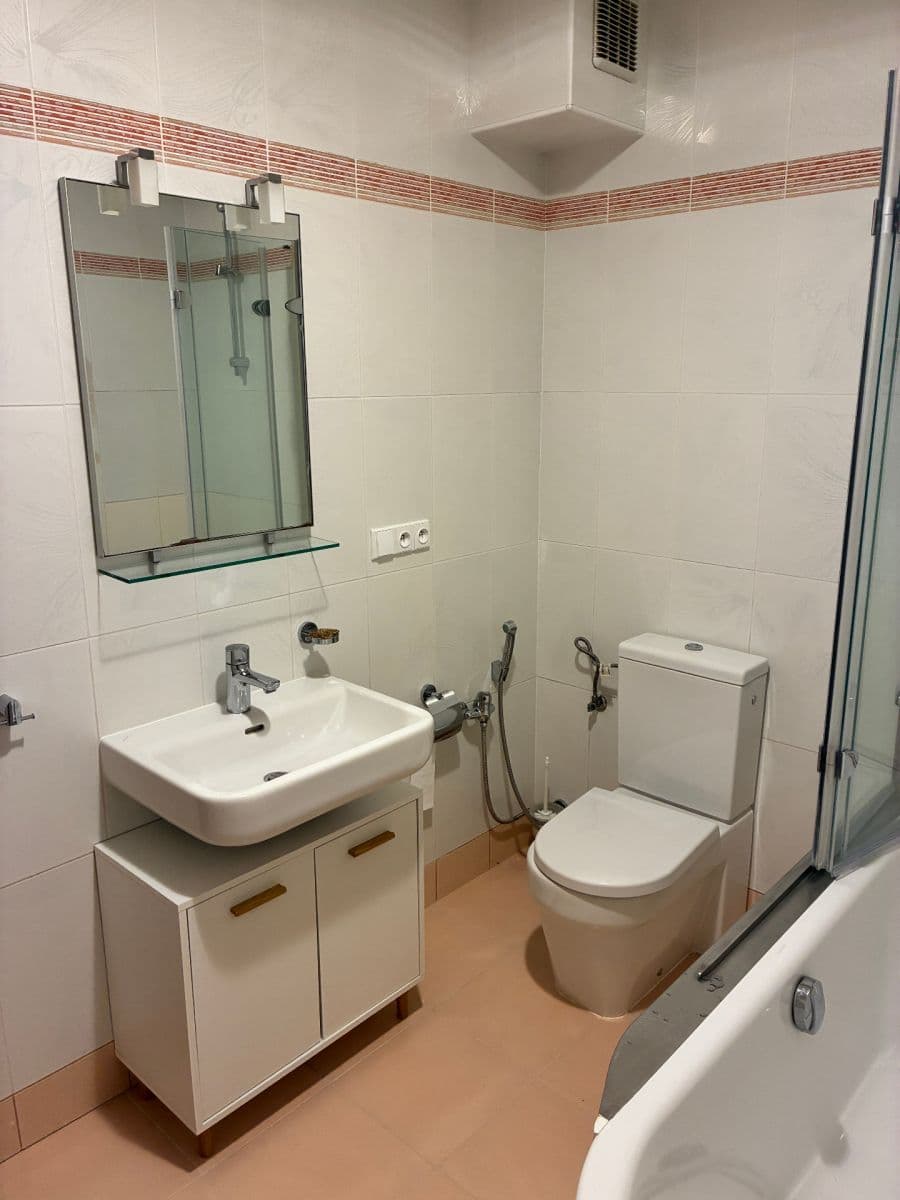 3 bedroom flat to rent, 92 m², Hrušovanské náměstí, Prague, Prague 3 bedroom flat to rent, 92 m², Hrušovanské náměstí, Prague, Prague