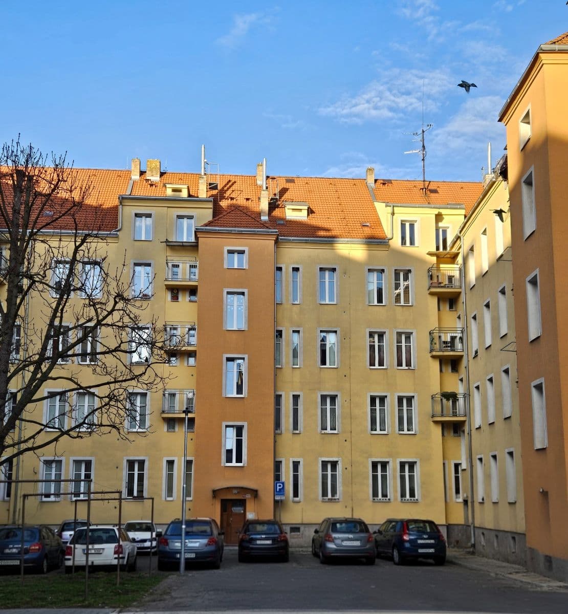1 bedroom with open-plan kitchen flat to rent, 46 m², Lobezská, Plzeň, Plzeňský Region 1 bedroom with open-plan kitchen flat to rent, 46 m², Lobezská, Plzeň, Plzeňský Region