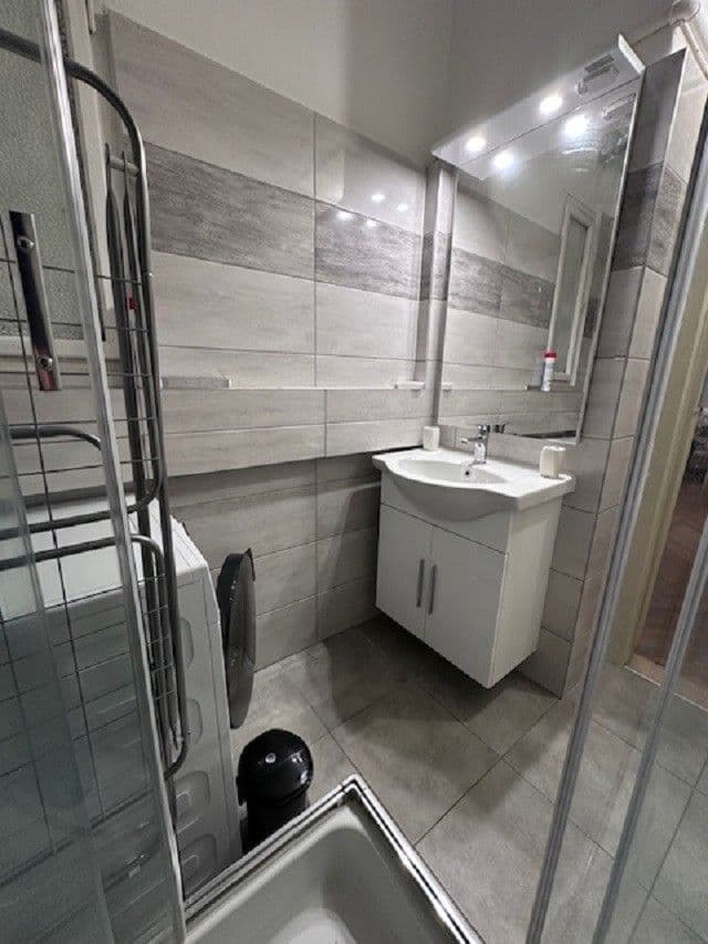 1 bedroom with open-plan kitchen flat to rent, 45 m², Holandská, Prague, Prague 1 bedroom with open-plan kitchen flat to rent, 45 m², Holandská, Prague, Prague