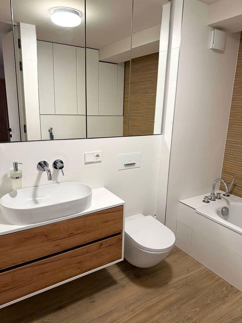 3 bedroom with open-plan kitchen flat to rent, 100 m², Kaiserswerther str. 73, Dusseldorf, North Rhine-Westphalia 3 bedroom with open-plan kitchen flat to rent, 100 m², Kaiserswerther str. 73, Dusseldorf, North Rhine-Westphalia