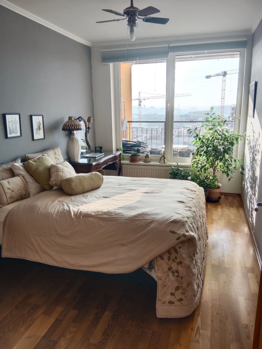 1 bedroom with open-plan kitchen flat for sale, 55 m², Pod Harfou, Prague, Prague 1 bedroom with open-plan kitchen flat for sale, 55 m², Pod Harfou, Prague, Prague