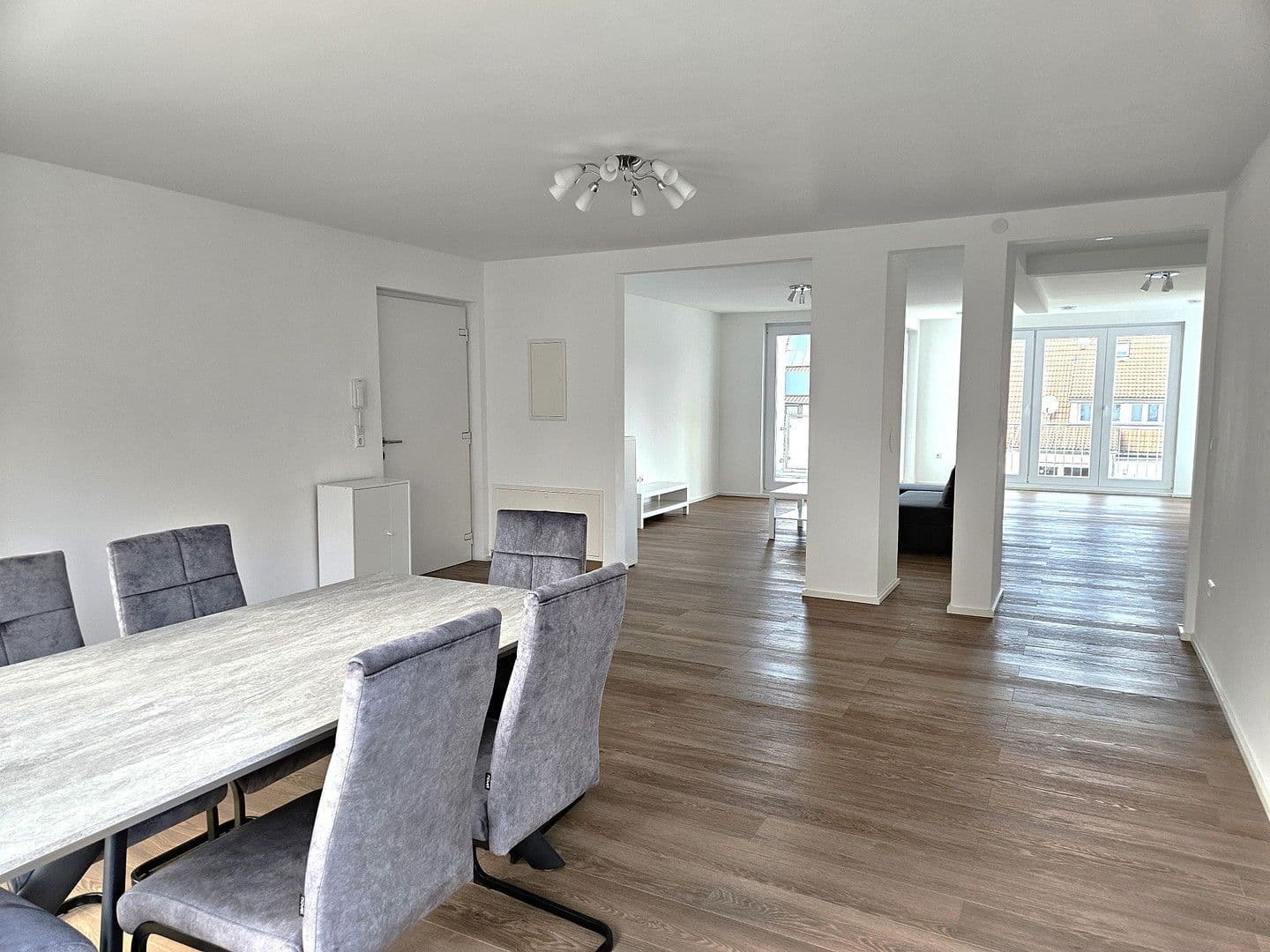 2 bedroom with open-plan kitchen flat to rent, 123 m², Stuttgart, Baden-Württemberg 2 bedroom with open-plan kitchen flat to rent, 123 m², Stuttgart, Baden-Württemberg