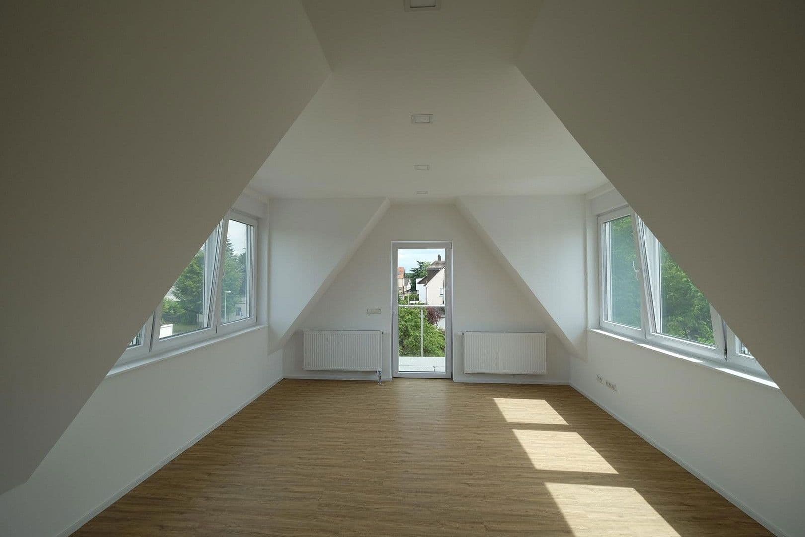 1 bedroom with open-plan kitchen flat to rent, 90 m², Plattstraße, Flörsheim, Hesse 1 bedroom with open-plan kitchen flat to rent, 90 m², Plattstraße, Flörsheim, Hesse