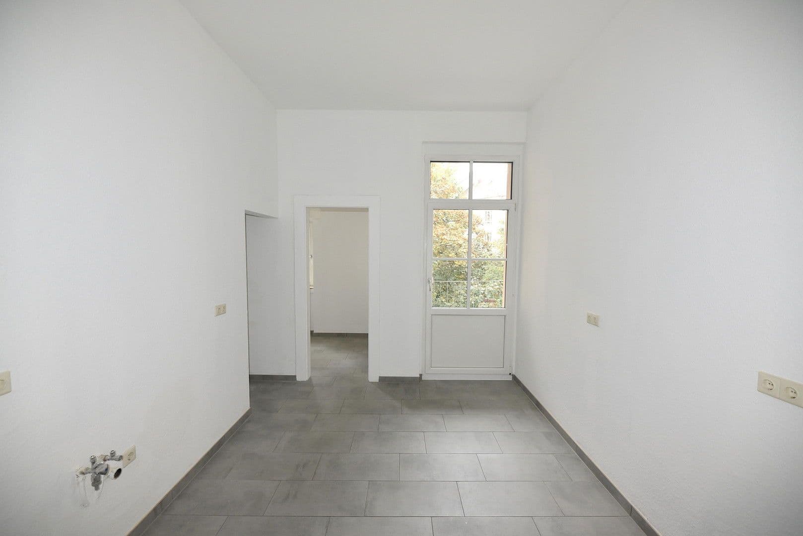 3 bedroom with open-plan kitchen flat to rent, 135 m², Arnoldstraße 31, Dresden, Saxony 3 bedroom with open-plan kitchen flat to rent, 135 m², Arnoldstraße 31, Dresden, Saxony