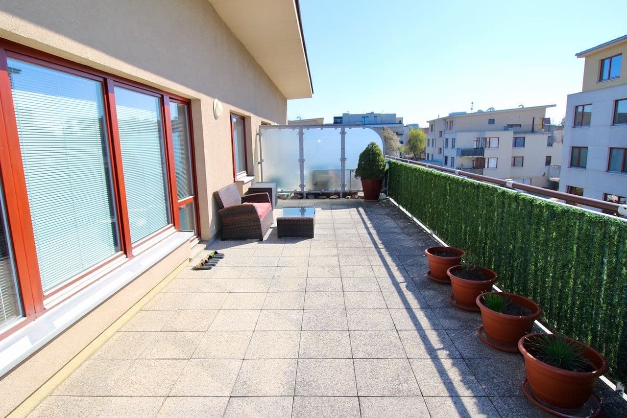 2 bedroom with open-plan kitchen flat to rent, 139 m², Laudonova, Prague, Prague 2 bedroom with open-plan kitchen flat to rent, 139 m², Laudonova, Prague, Prague