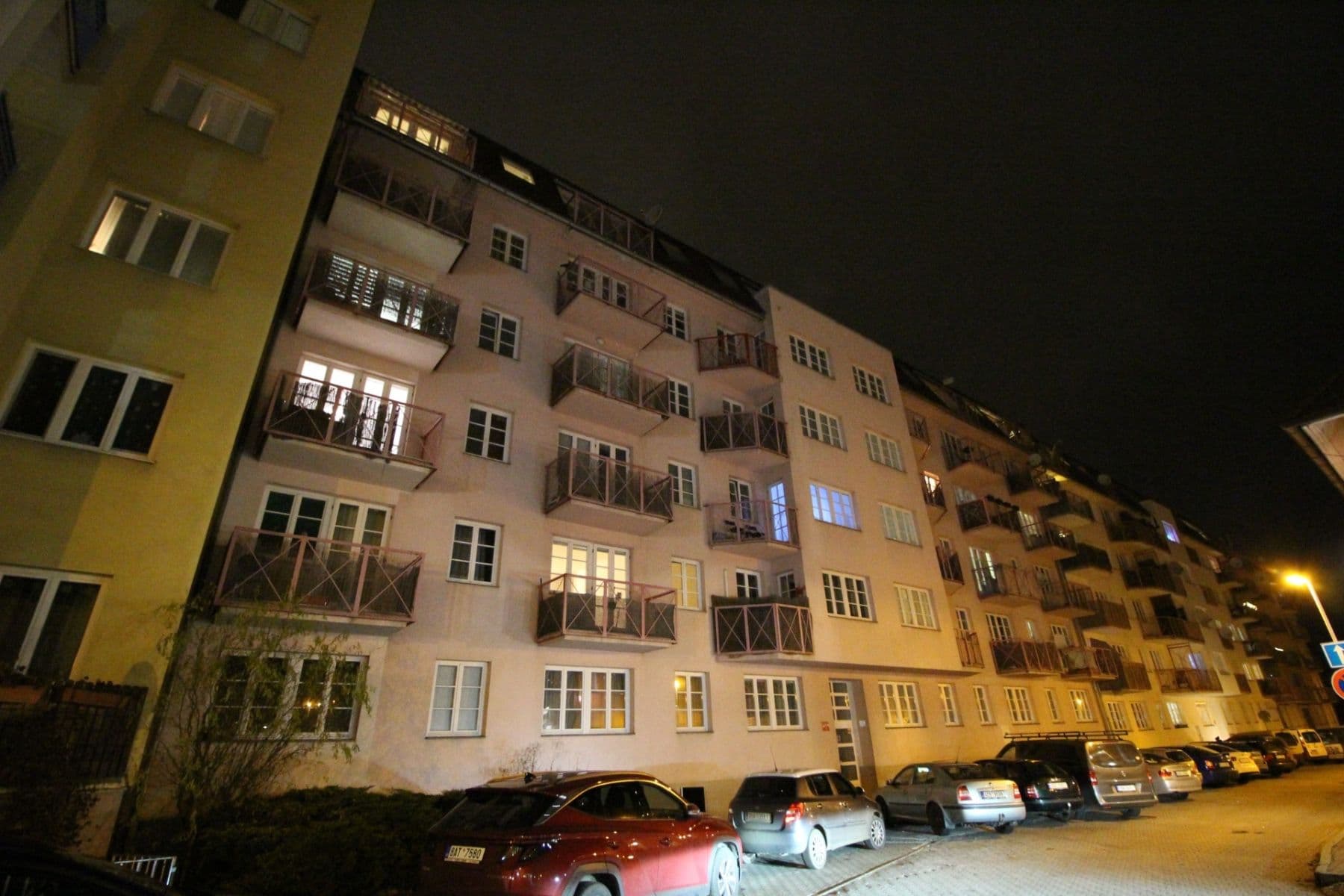 1 bedroom with open-plan kitchen flat to rent, 41 m², Pelušková, Prague, Prague 1 bedroom with open-plan kitchen flat to rent, 41 m², Pelušková, Prague, Prague