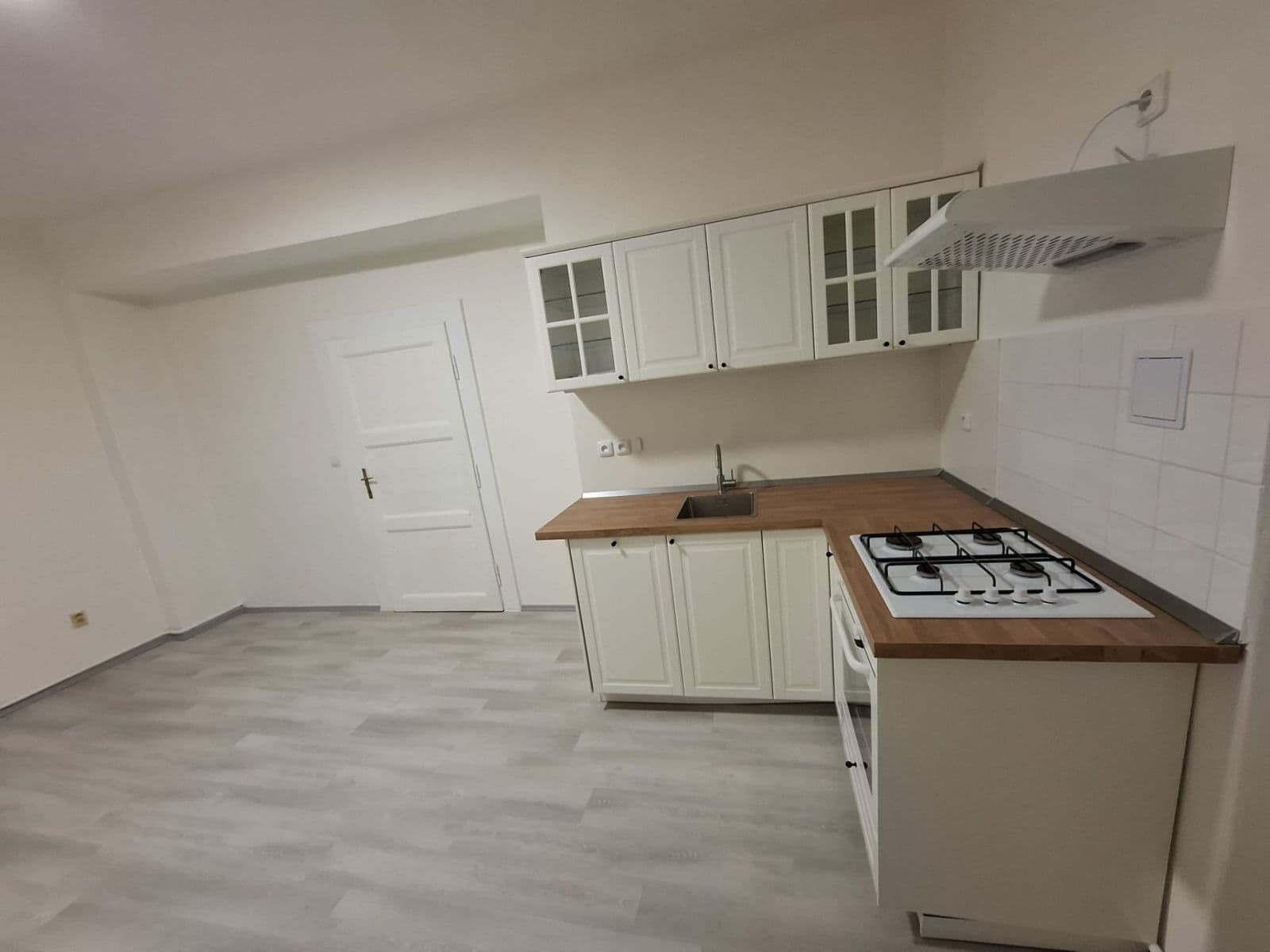 2 bedroom flat to rent, 72 m², Hartigova, Prague, Prague 2 bedroom flat to rent, 72 m², Hartigova, Prague, Prague