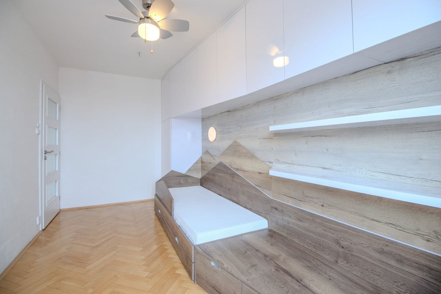 2 bedroom with open-plan kitchen flat to rent, 73 m², Měchenická, Prague, Prague 2 bedroom with open-plan kitchen flat to rent, 73 m², Měchenická, Prague, Prague