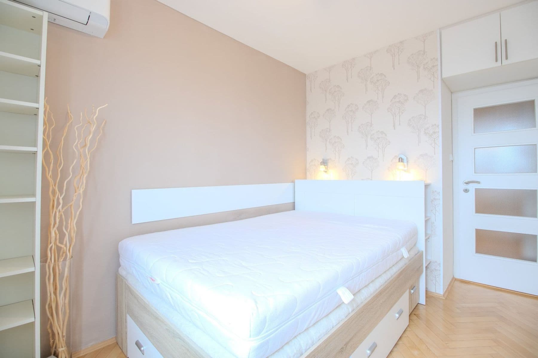 2 bedroom with open-plan kitchen flat to rent, 73 m², Měchenická, Prague, Prague 2 bedroom with open-plan kitchen flat to rent, 73 m², Měchenická, Prague, Prague