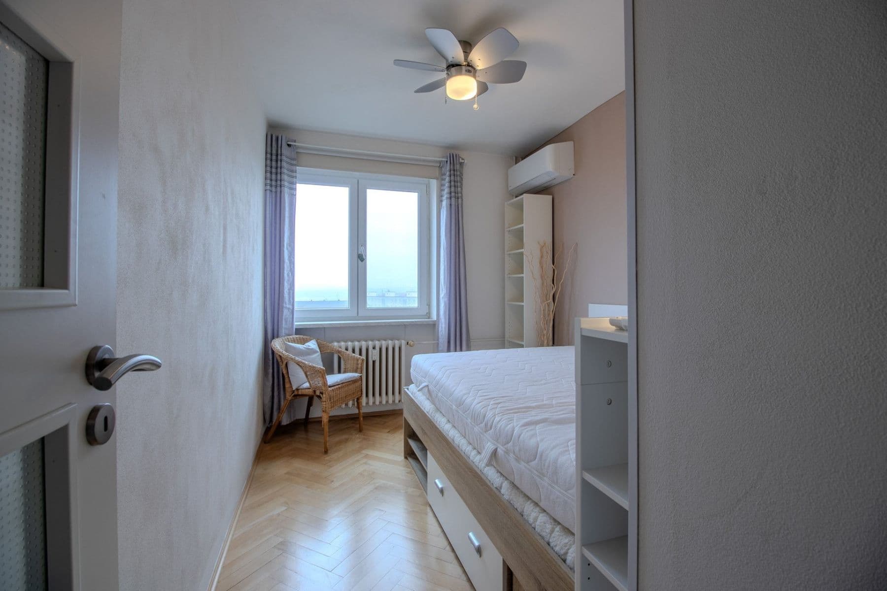 2 bedroom with open-plan kitchen flat to rent, 73 m², Měchenická, Prague, Prague 2 bedroom with open-plan kitchen flat to rent, 73 m², Měchenická, Prague, Prague