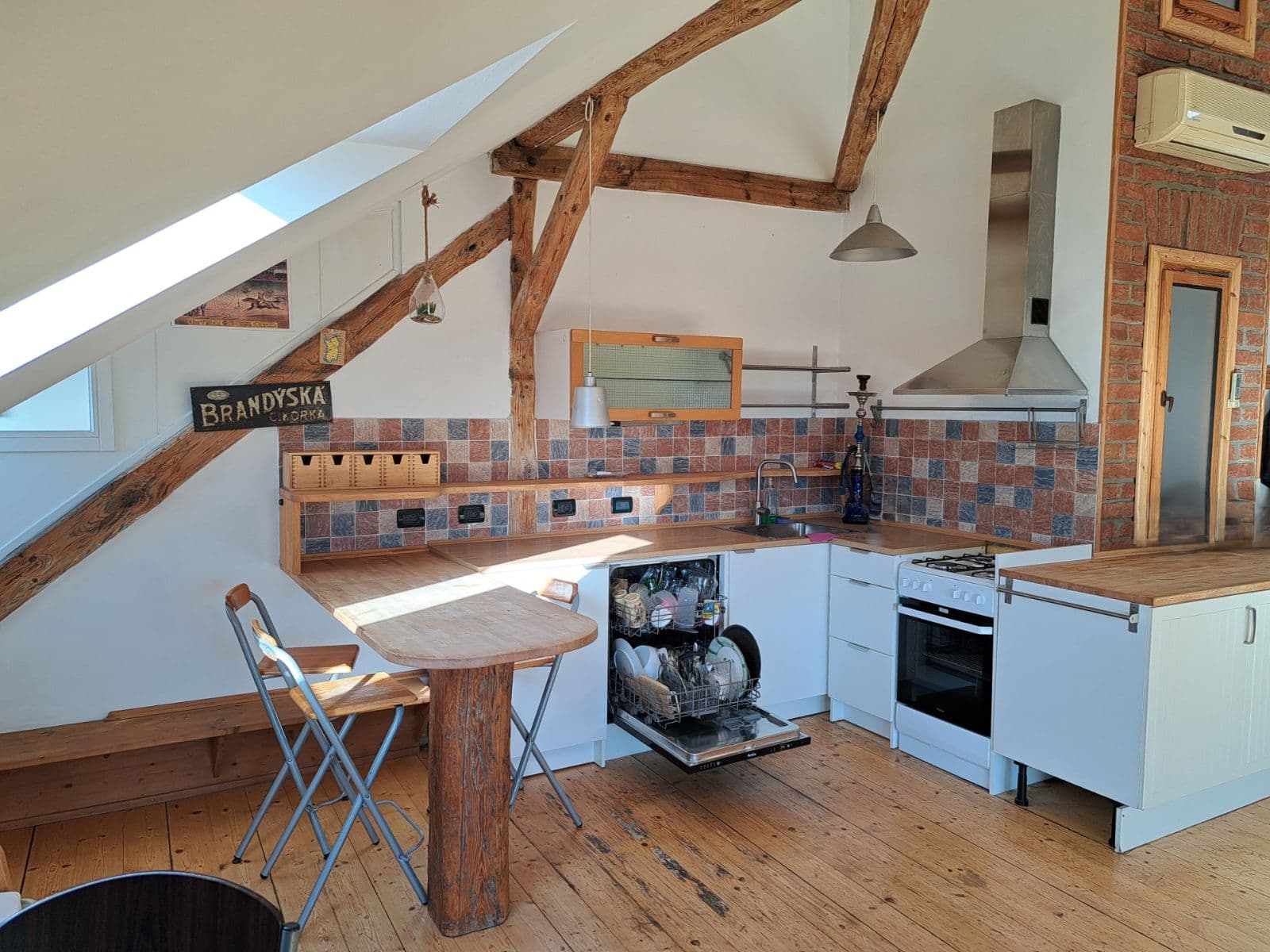 4 bedroom with open-plan kitchen flat to rent, 200 m², Němejcova, Plzeň, Plzeňský Region 4 bedroom with open-plan kitchen flat to rent, 200 m², Němejcova, Plzeň, Plzeňský Region