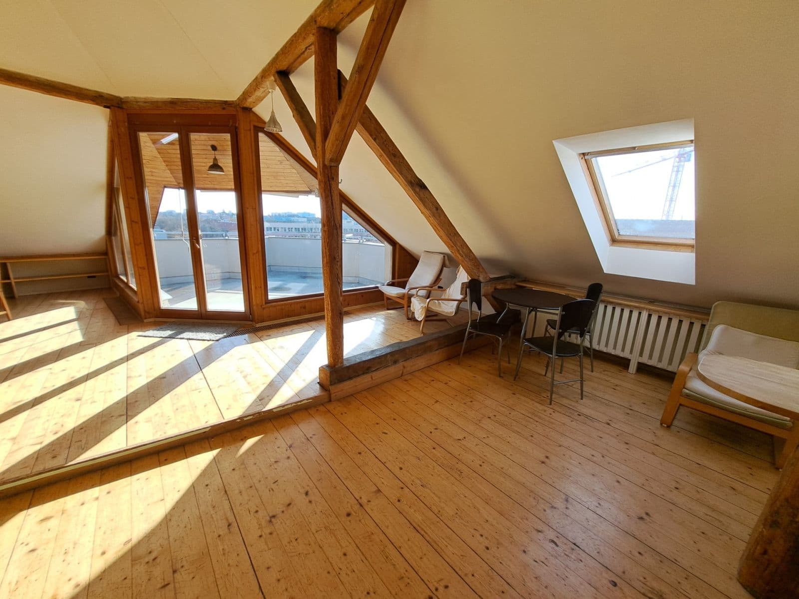 4 bedroom with open-plan kitchen flat to rent, 200 m², Němejcova, Plzeň, Plzeňský Region 4 bedroom with open-plan kitchen flat to rent, 200 m², Němejcova, Plzeň, Plzeňský Region