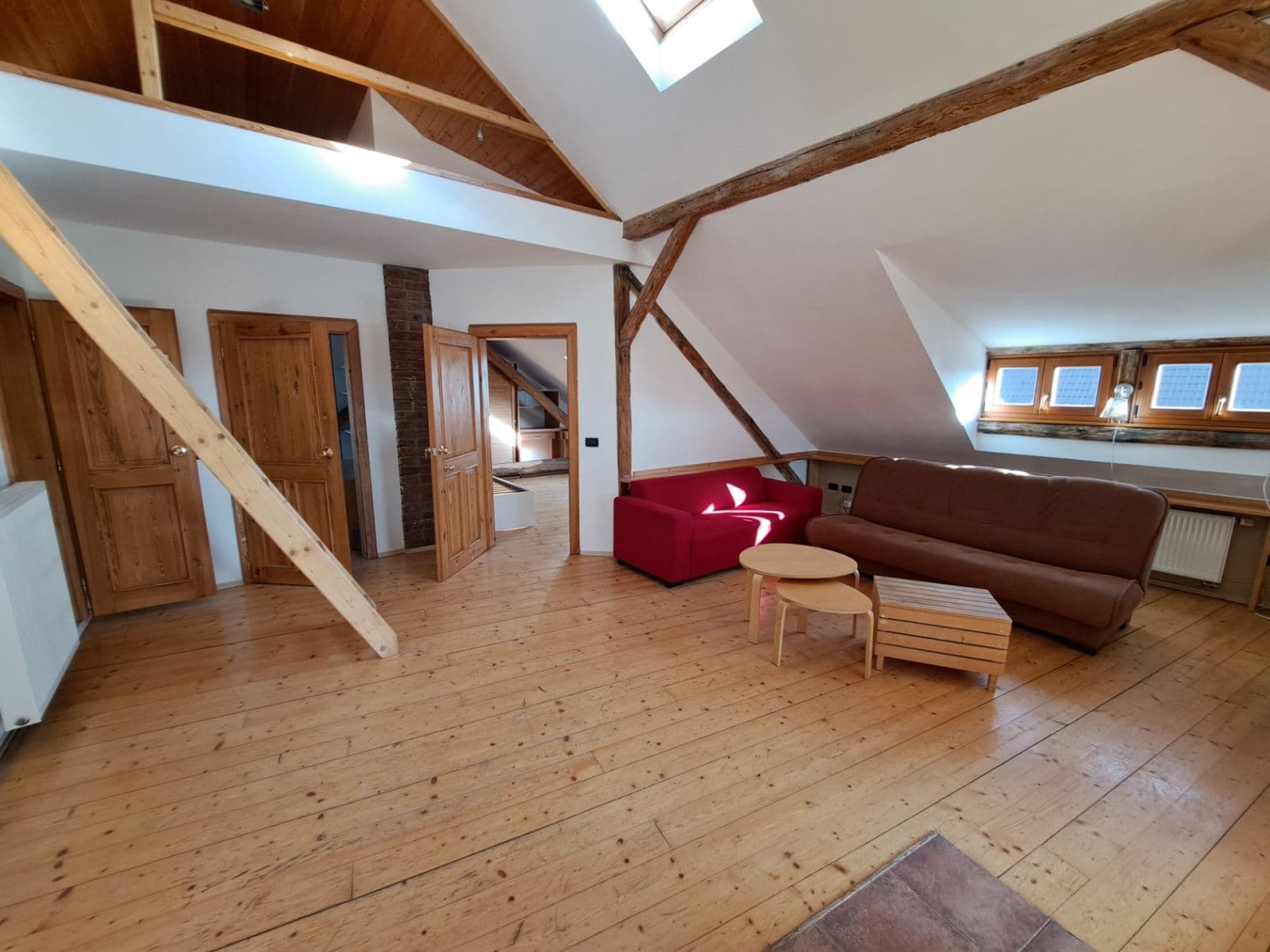 4 bedroom with open-plan kitchen flat to rent, 200 m², Němejcova, Plzeň, Plzeňský Region 4 bedroom with open-plan kitchen flat to rent, 200 m², Němejcova, Plzeň, Plzeňský Region