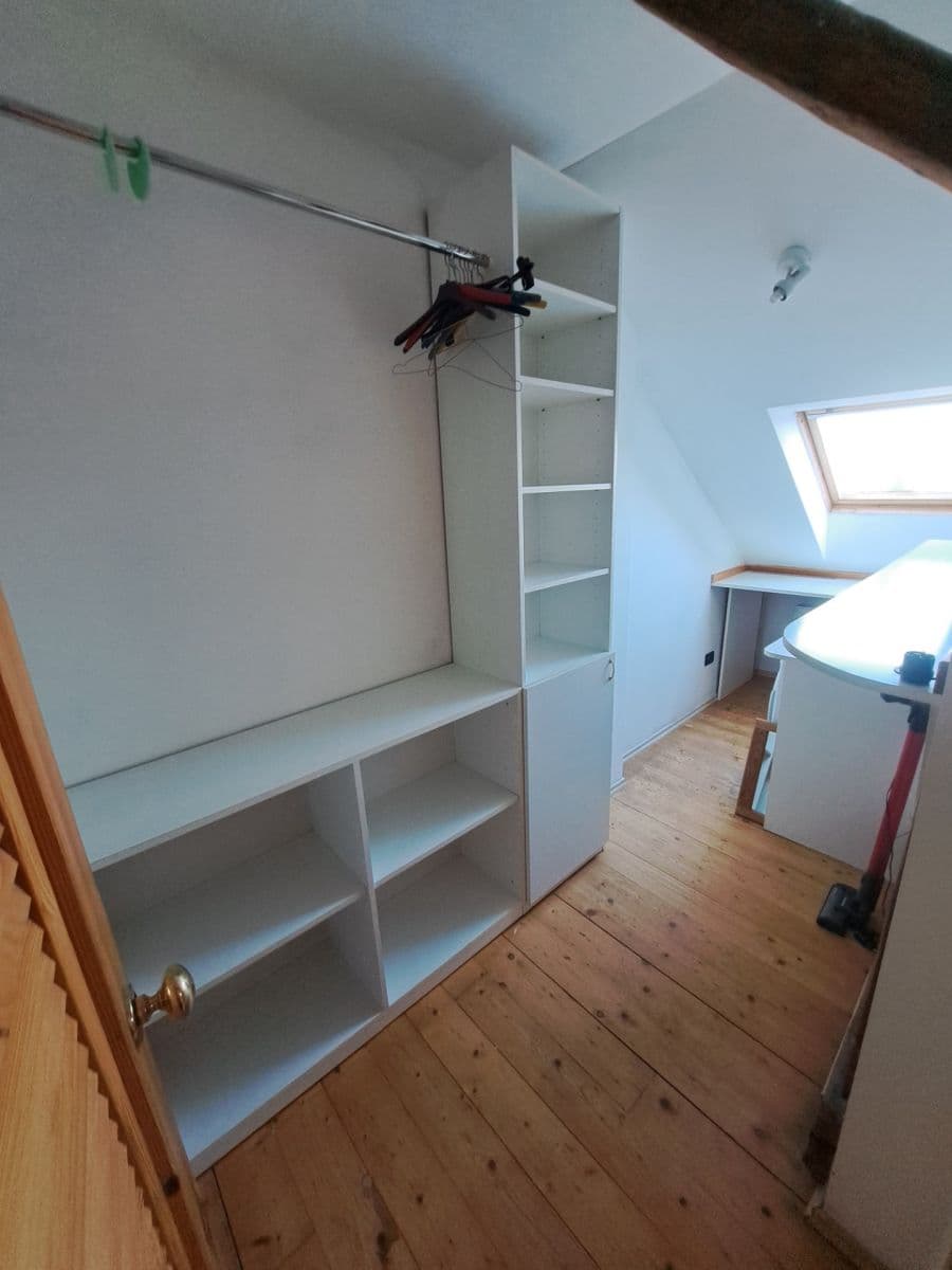 4 bedroom with open-plan kitchen flat to rent, 200 m², Němejcova, Plzeň, Plzeňský Region 4 bedroom with open-plan kitchen flat to rent, 200 m², Němejcova, Plzeň, Plzeňský Region