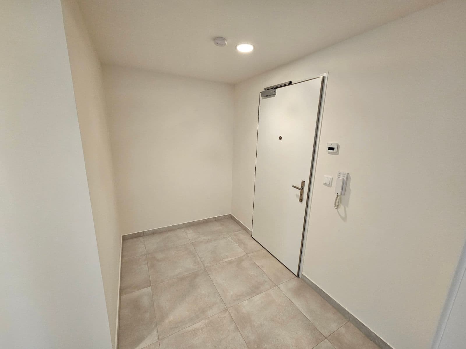 1 bedroom with open-plan kitchen flat to rent, 61 m², Poděbradská, Prague, Prague 1 bedroom with open-plan kitchen flat to rent, 61 m², Poděbradská, Prague, Prague