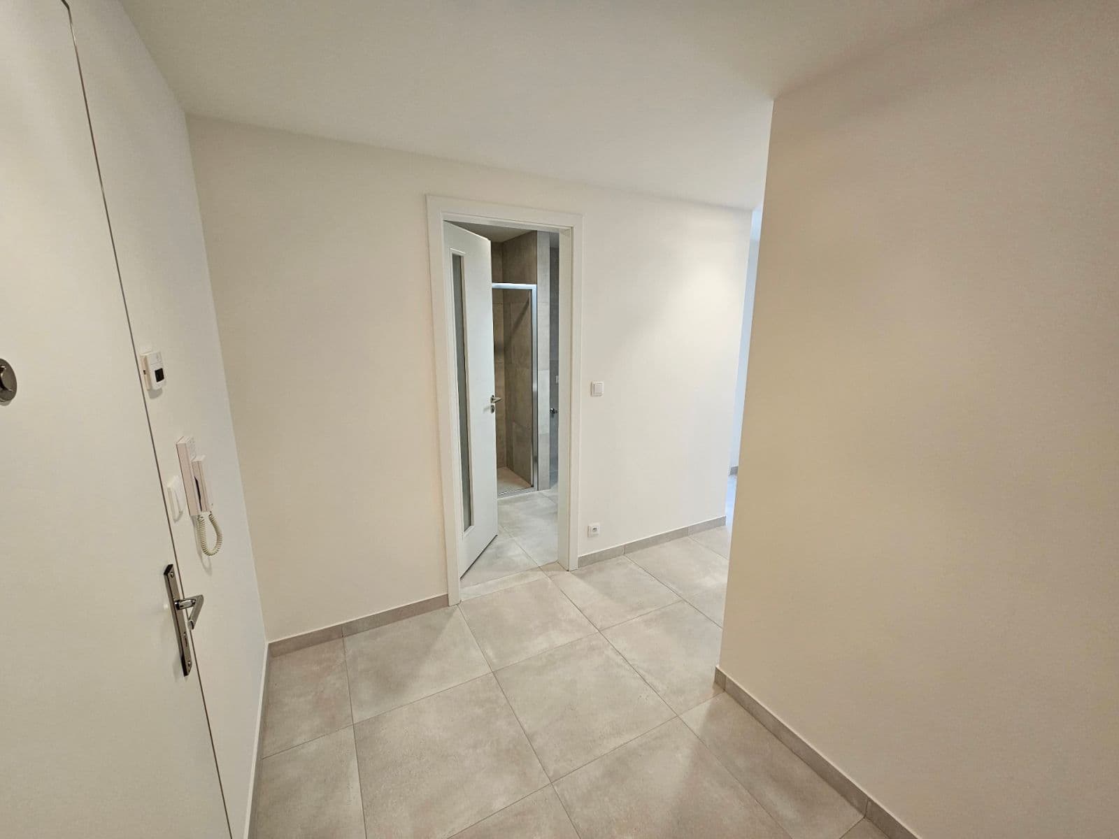 1 bedroom with open-plan kitchen flat to rent, 61 m², Poděbradská, Prague, Prague 1 bedroom with open-plan kitchen flat to rent, 61 m², Poděbradská, Prague, Prague