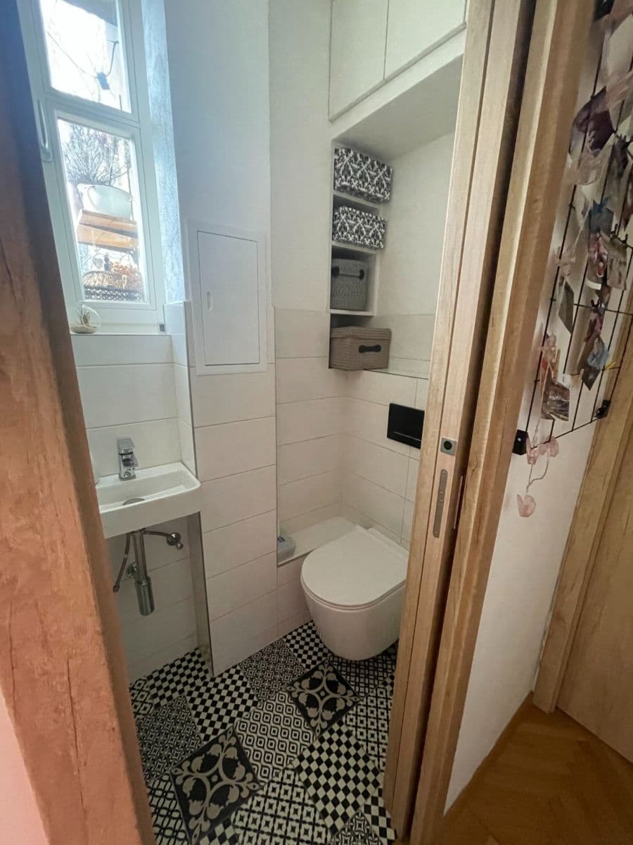 2 bedroom with open-plan kitchen flat to rent, 70 m², V Holešovičkách, Prague, Prague 2 bedroom with open-plan kitchen flat to rent, 70 m², V Holešovičkách, Prague, Prague