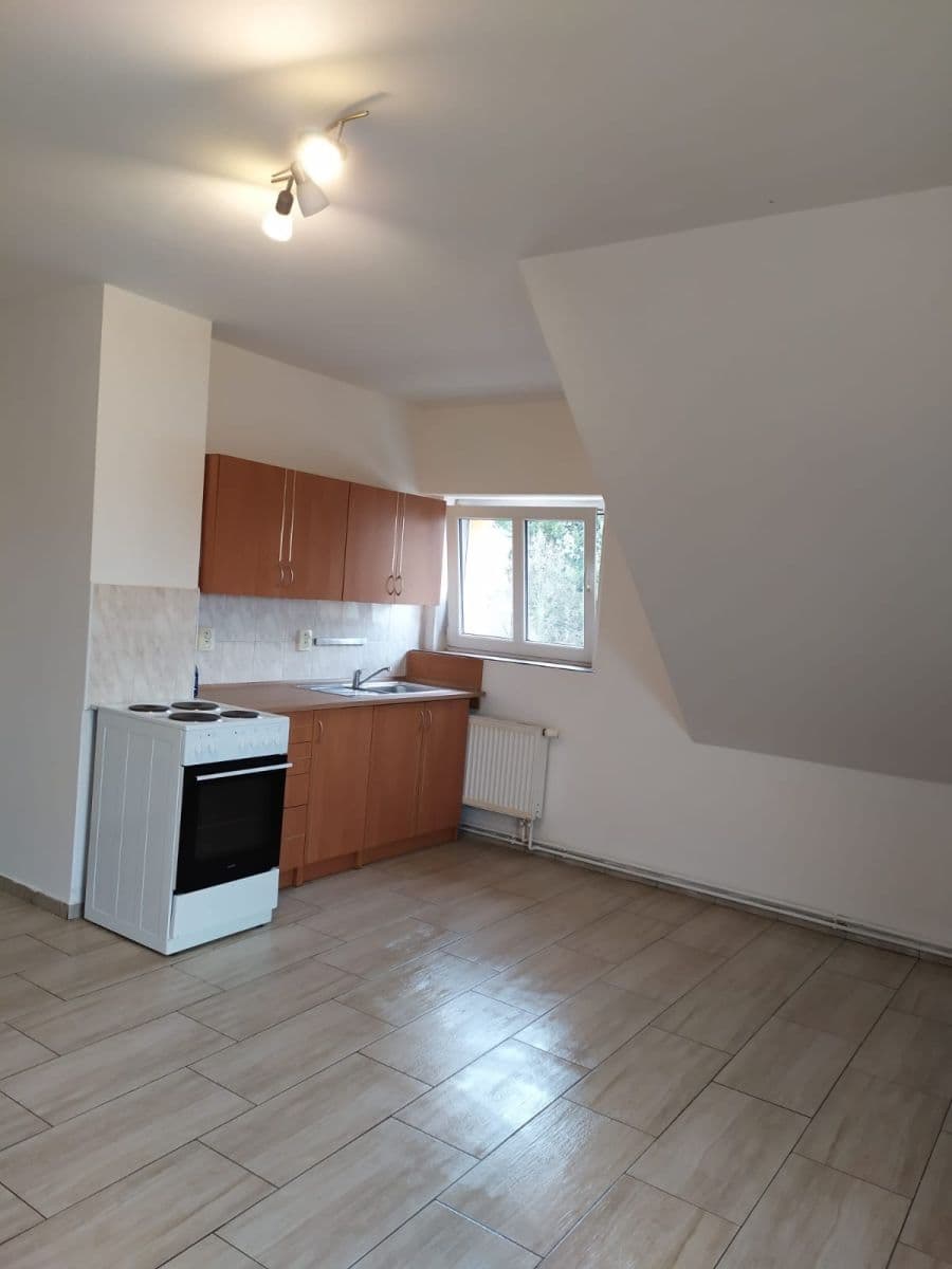 Studio flat to rent, 34 m², U Křížku, Rakovník, Středočeský Region Studio flat to rent, 34 m², U Křížku, Rakovník, Středočeský Region