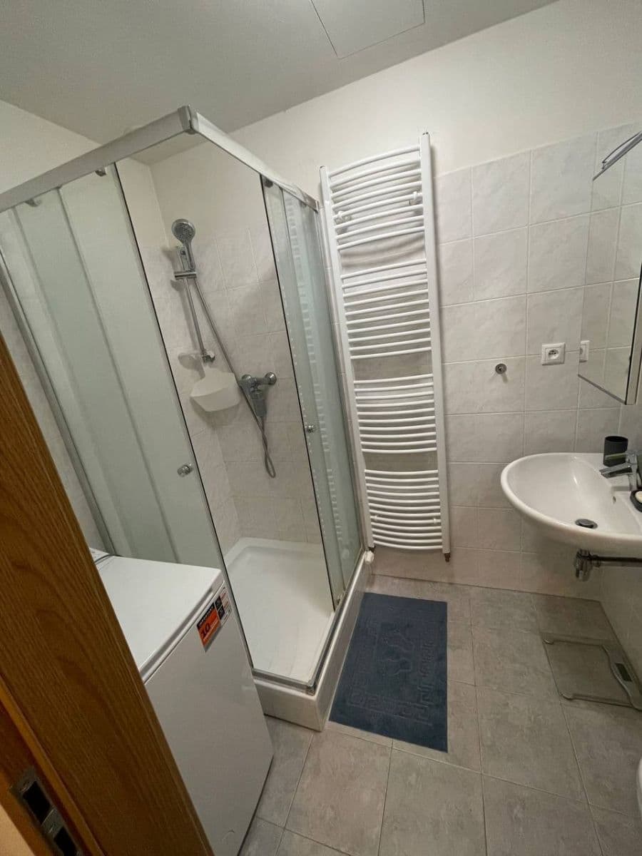 Studio flat to rent, 31 m², V Honech, Klecany, Středočeský Region Studio flat to rent, 31 m², V Honech, Klecany, Středočeský Region