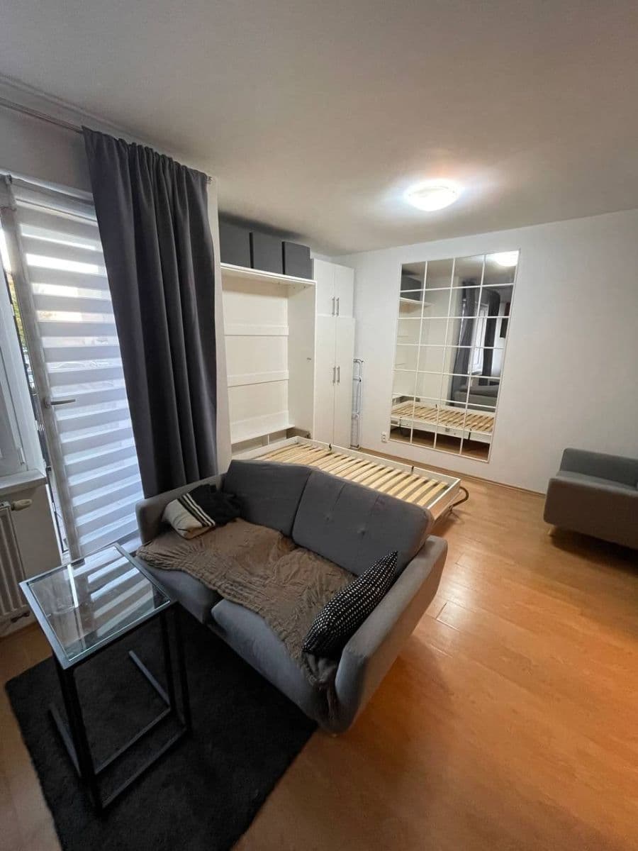 Studio flat to rent, 31 m², V Honech, Klecany, Středočeský Region Studio flat to rent, 31 m², V Honech, Klecany, Středočeský Region