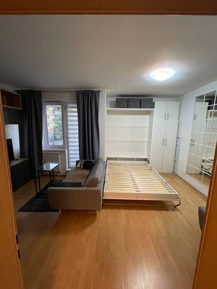 Studio flat to rent, 31 m², V Honech, Klecany, Středočeský Region Studio flat to rent, 31 m², V Honech, Klecany, Středočeský Region