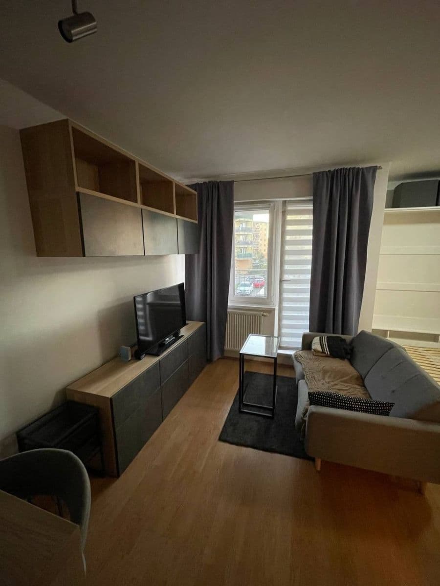 Studio flat to rent, 31 m², V Honech, Klecany, Středočeský Region Studio flat to rent, 31 m², V Honech, Klecany, Středočeský Region