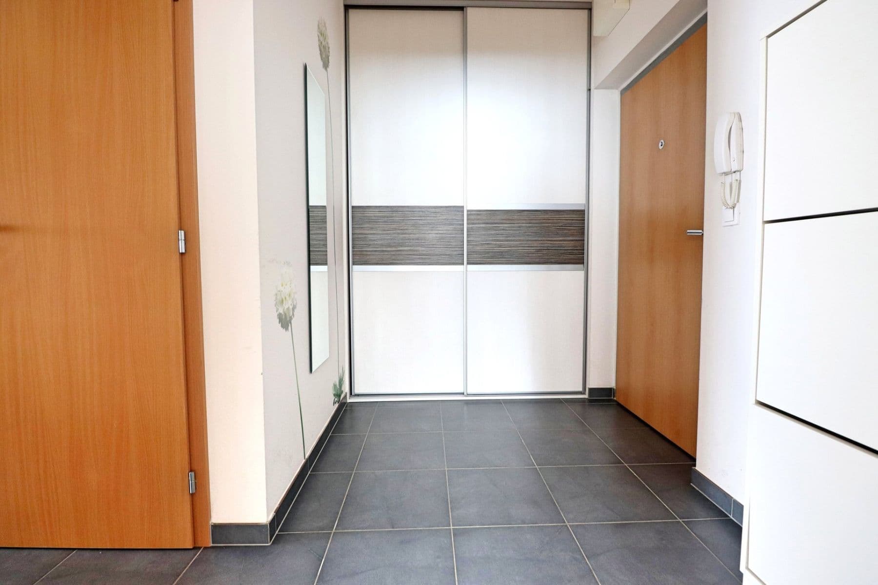 2 bedroom with open-plan kitchen flat to rent, 81 m², Sicherova, Prague, Prague 2 bedroom with open-plan kitchen flat to rent, 81 m², Sicherova, Prague, Prague